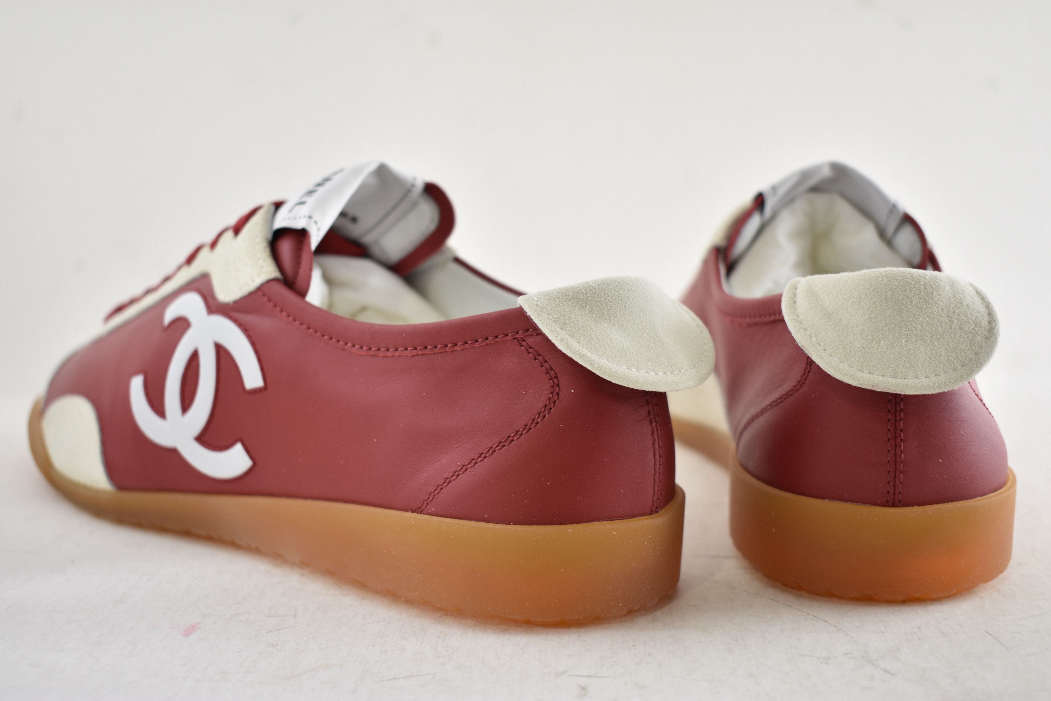 Chanel 26P White Leather Suede CC Logo Runner Trainer Sneaker 39.5 Size US 9.5 / IT 39.5 - 15 Thumbnail