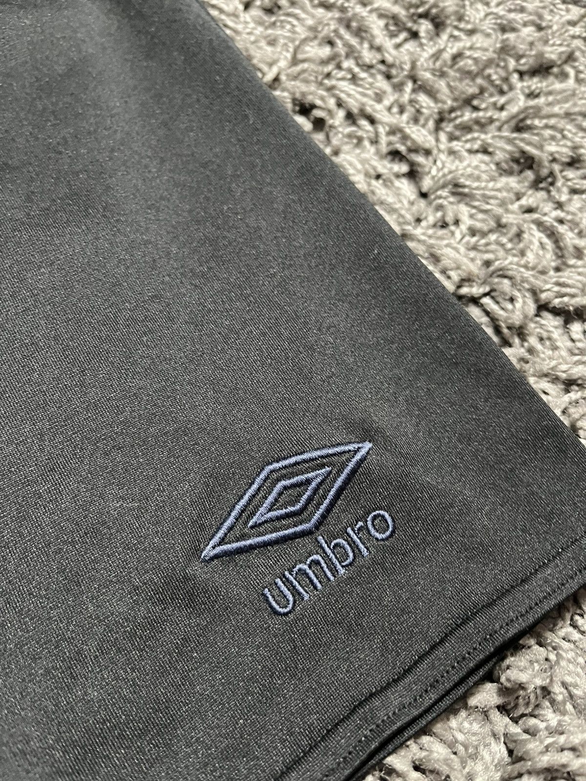 Umbro UMBRO HUDDERSFIELD TOWM FC POLYESTER SOCCER FOOTBALL SHORTS Size US 33 - 3 Thumbnail