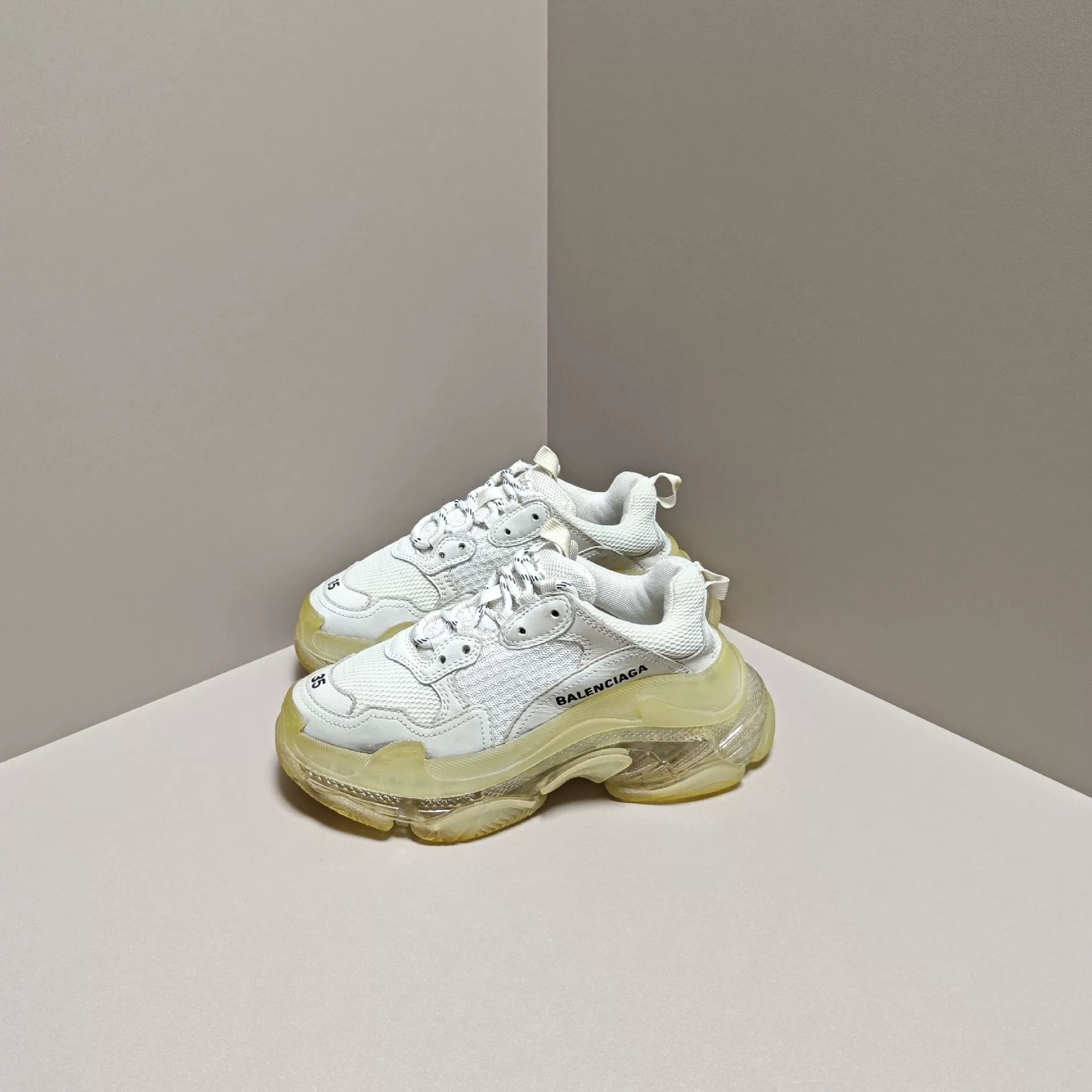 Balenciaga Balenciaga Lowtop Sneakers us_5 Women Size US 5 / IT 35 - 1 Thumbnail