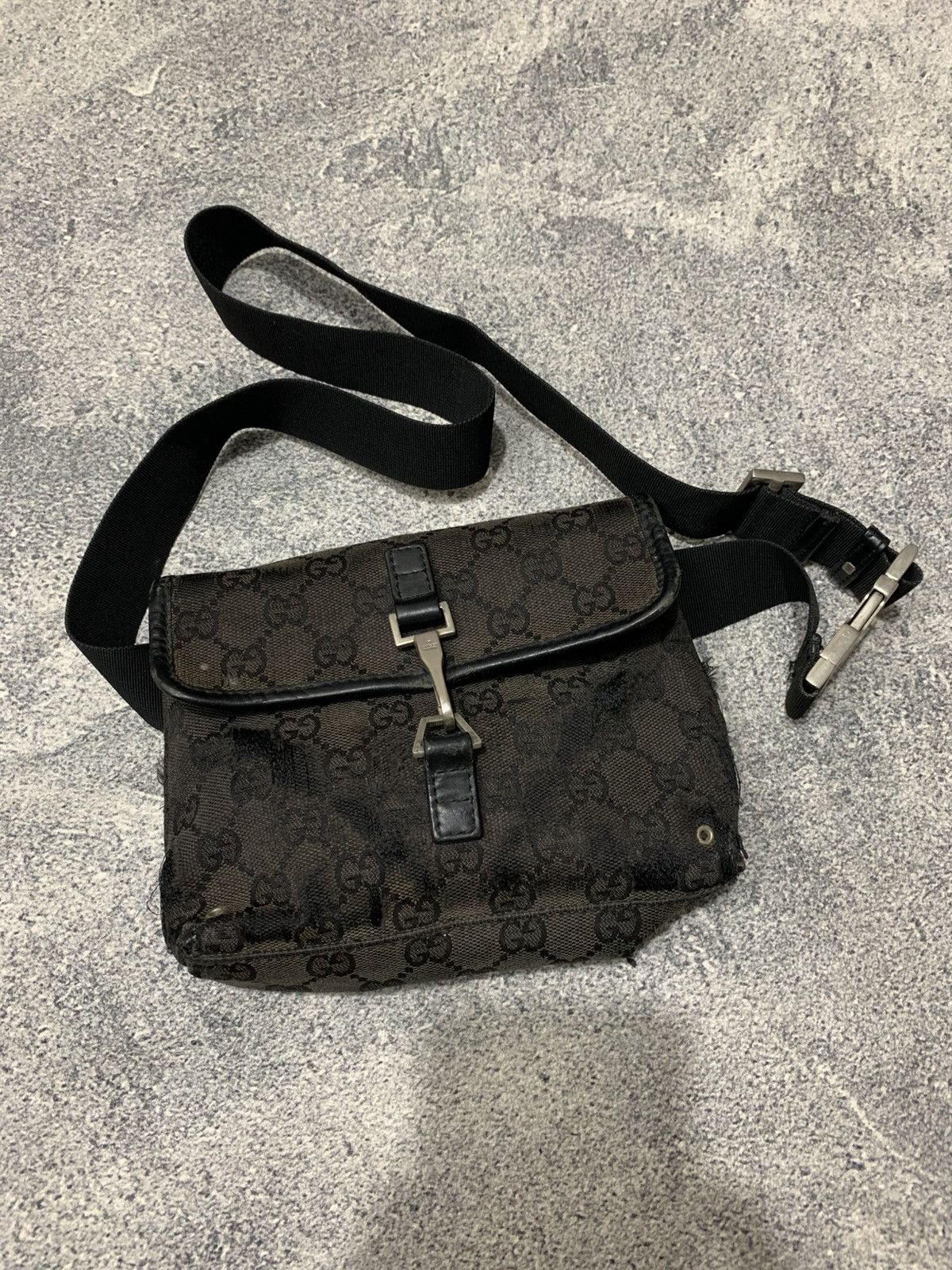 Gucci 🐍 Gucci Distressed GG Canvas Body Bag 🔥 Size ONE SIZE - 1 Thumbnail