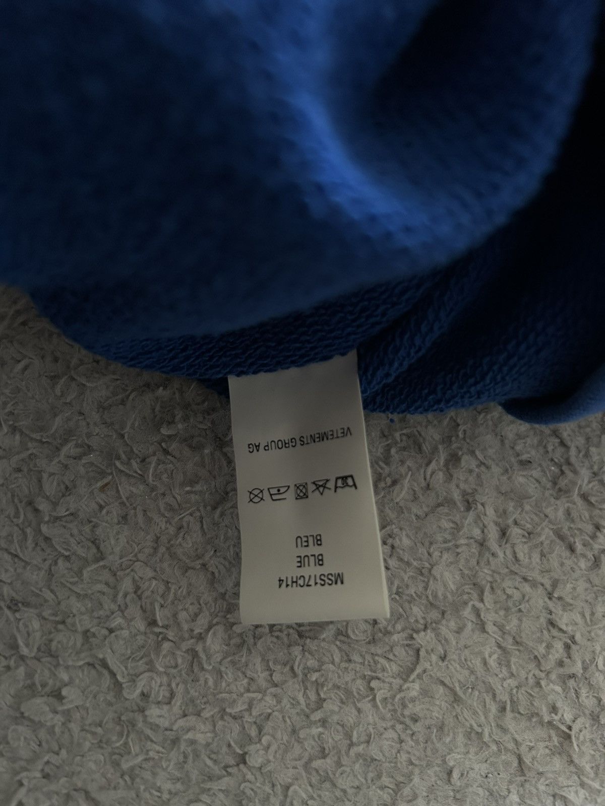 Champion × Vetements Vetements x Champion Size US S / EU 44-46 / 1 - 7 Thumbnail