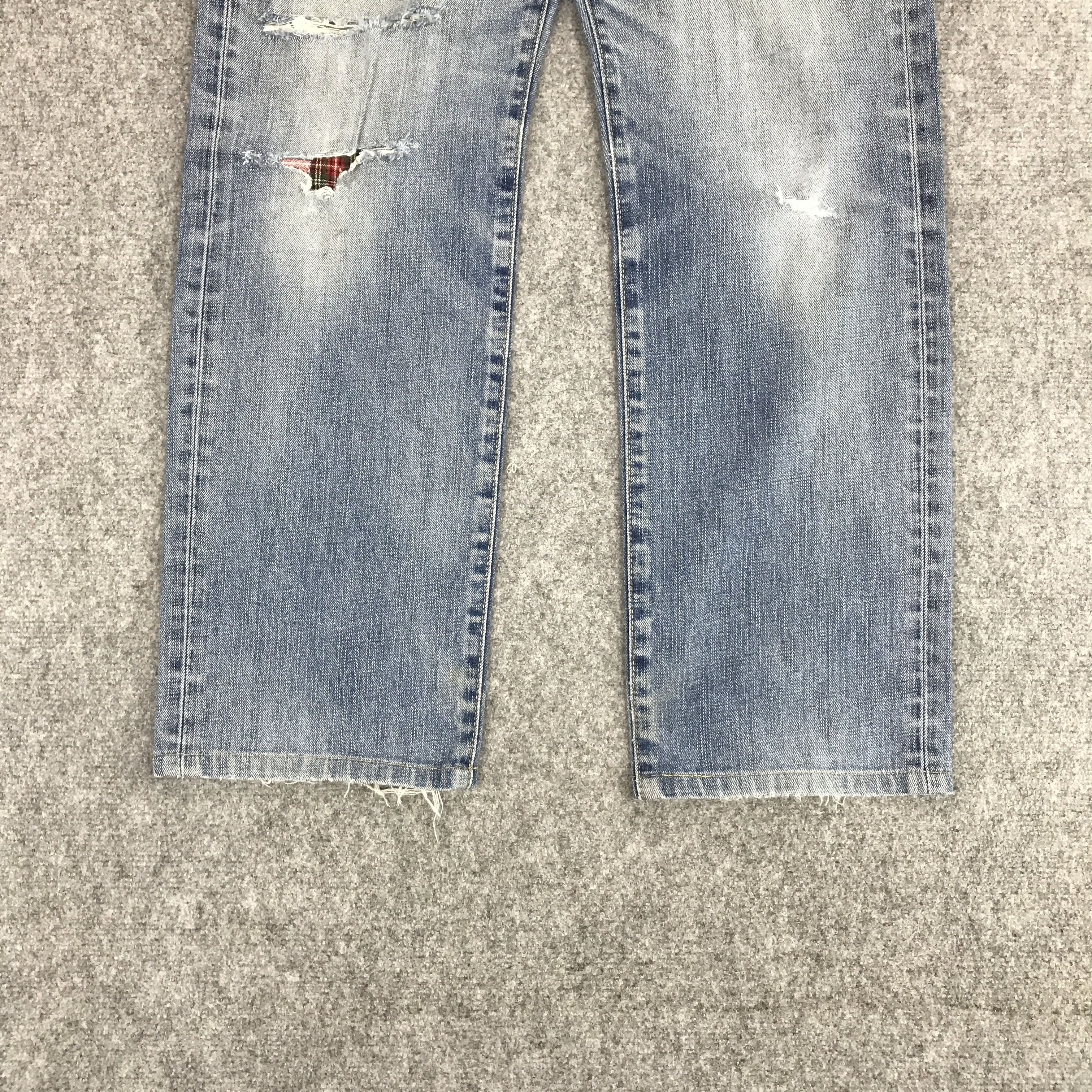 Jun Takahashi × Uniqlo JAPANESE UNIQLO DISTRESSED DENIM JEANS Size US 32 / EU 48 - 4 Thumbnail