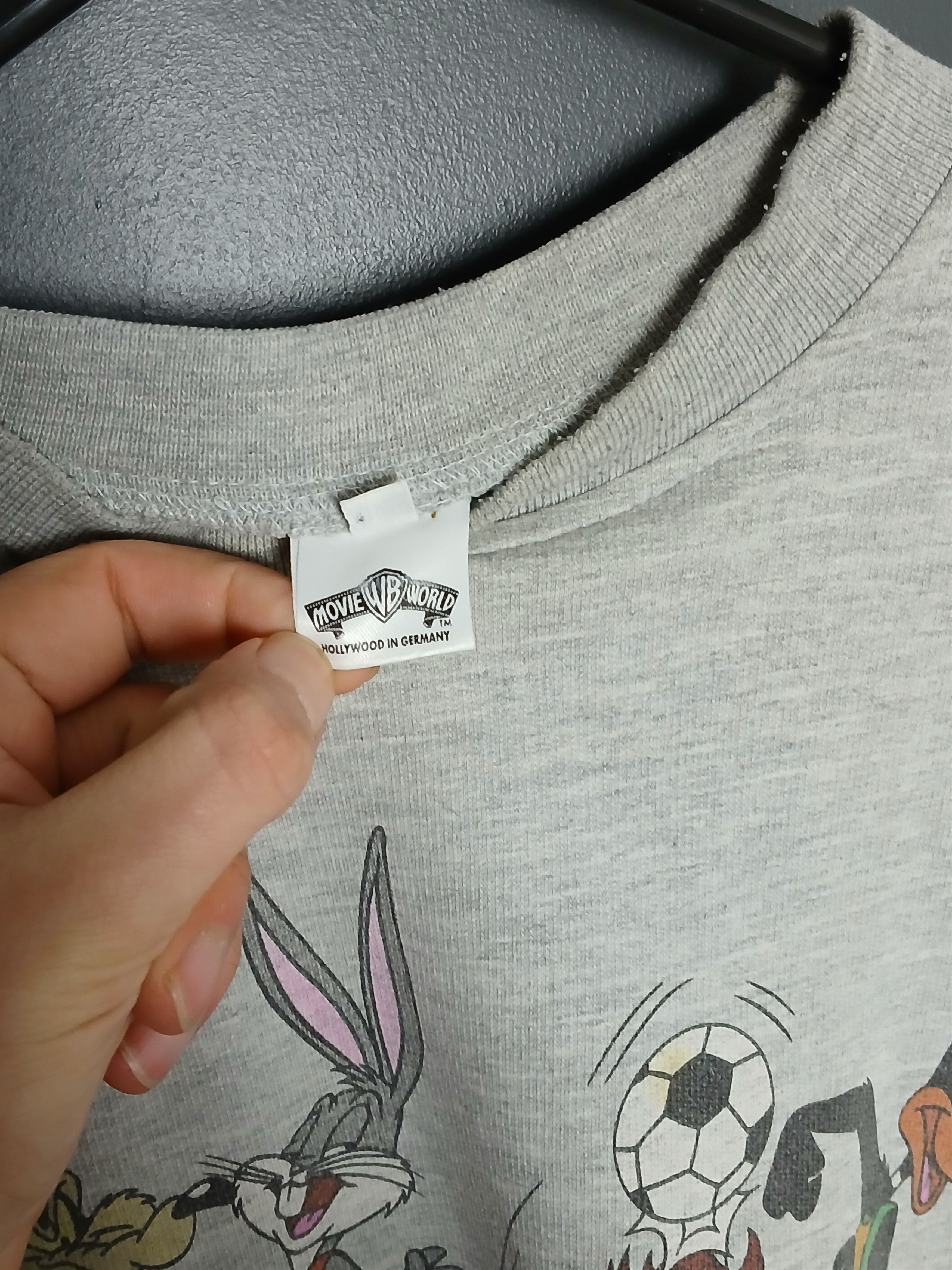 Vintage × Warner Bros Vintage 1996 Looney Tunes Football Sweatshirt Size US L / EU 52-54 / 3 - 10 Thumbnail