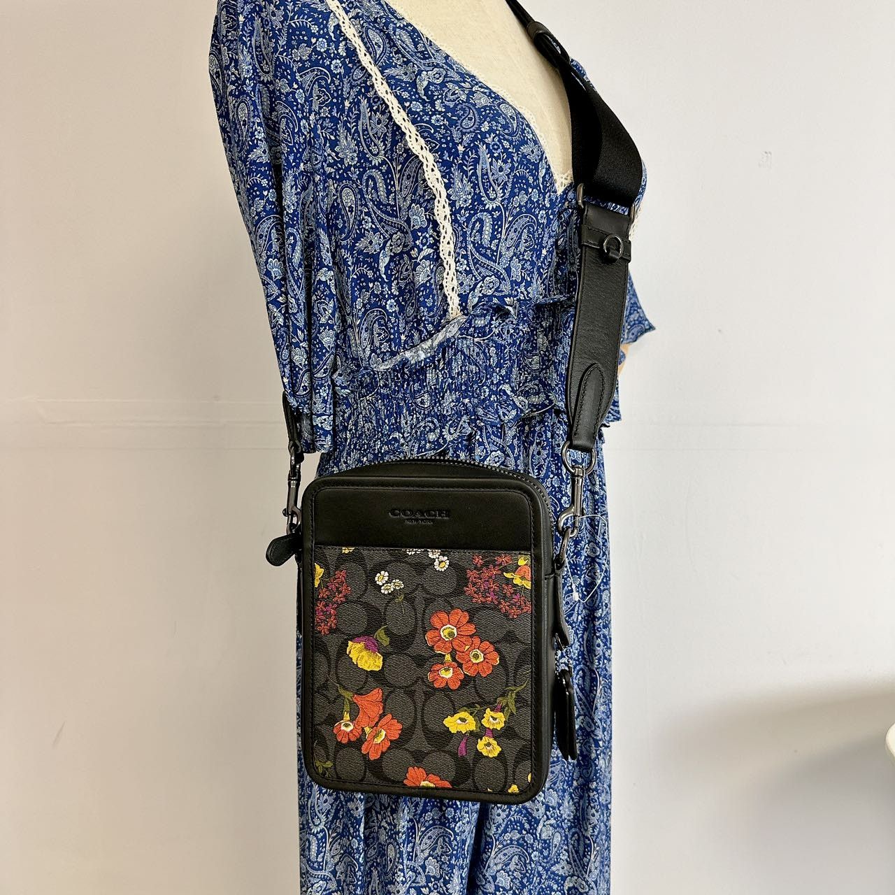 image of Coach Cr311 Sullivan Crossbody Signature Floral Charcoal in Black, Men's