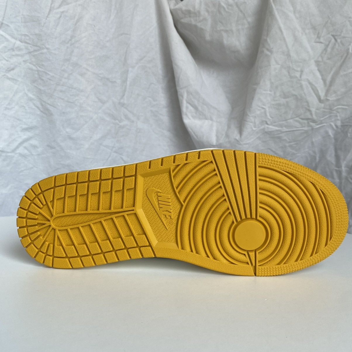 Nike Nike Air Jordan 1 Yellow Orche Size US 8 / EU 41 - 11 Thumbnail