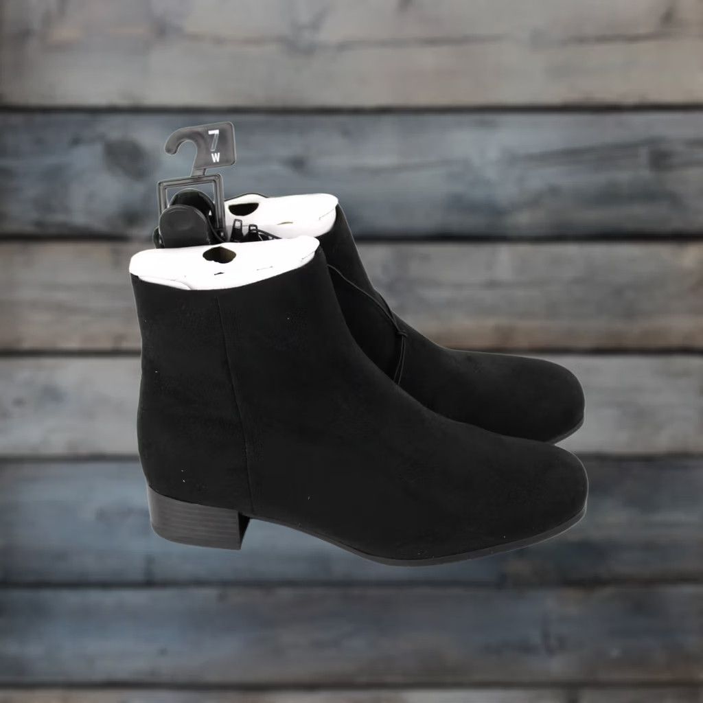 Vintage VINTAGE Time and Tru Women's Ankle Boot 7W Black Zip Bootie Memory Foam Casual Winter Fall Spring Black Womens Shoes Size US 7 / IT 37 - 1 Thumbnail