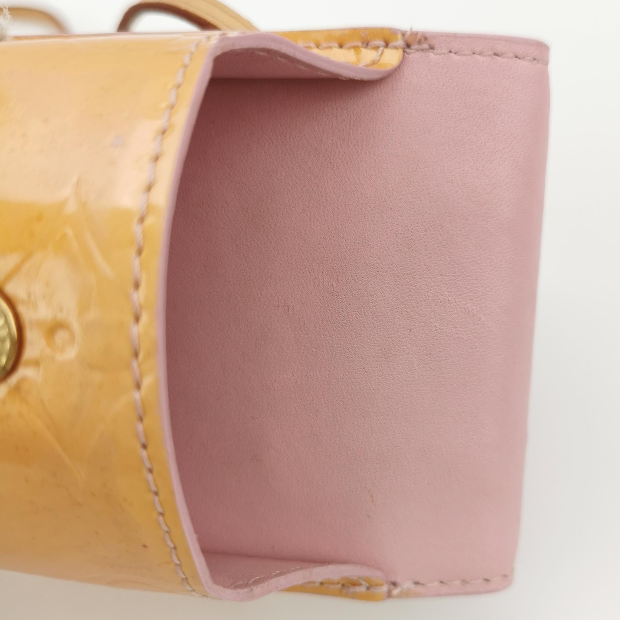 Louis Vuitton Louis Vuitton (LV) Solid color leather embossed old flower Size ONE SIZE - 6 Thumbnail