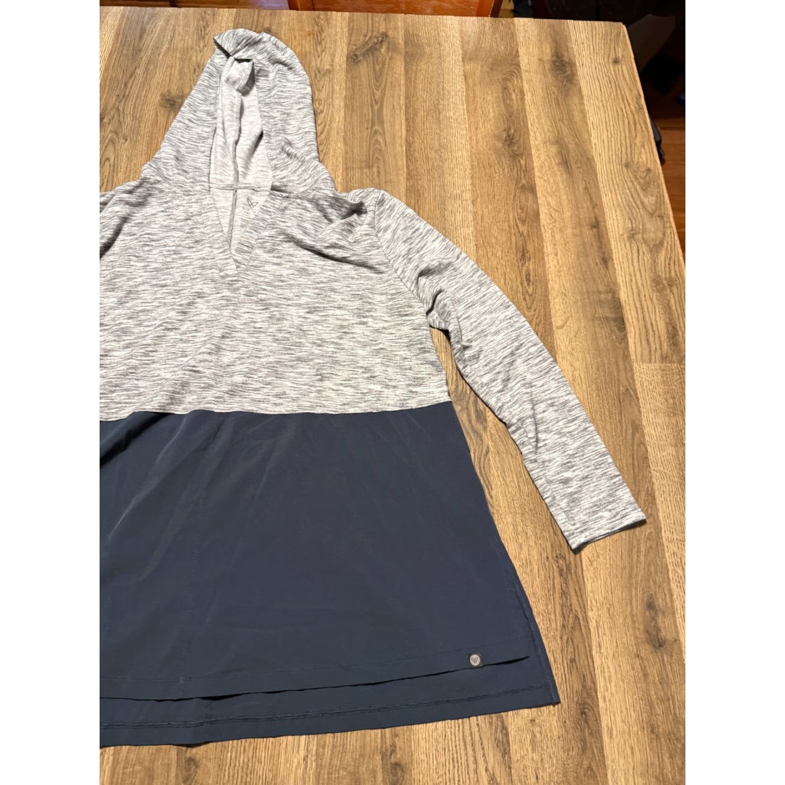 Vintage VINTAGE? (No) Livi Active Sweatshirt Women's 14/16 Gray White Blue Pullover Long Sleeve Activewear Casual Shirt? Size XL / US 12-14 / IT 48-50 - 4 Thumbnail