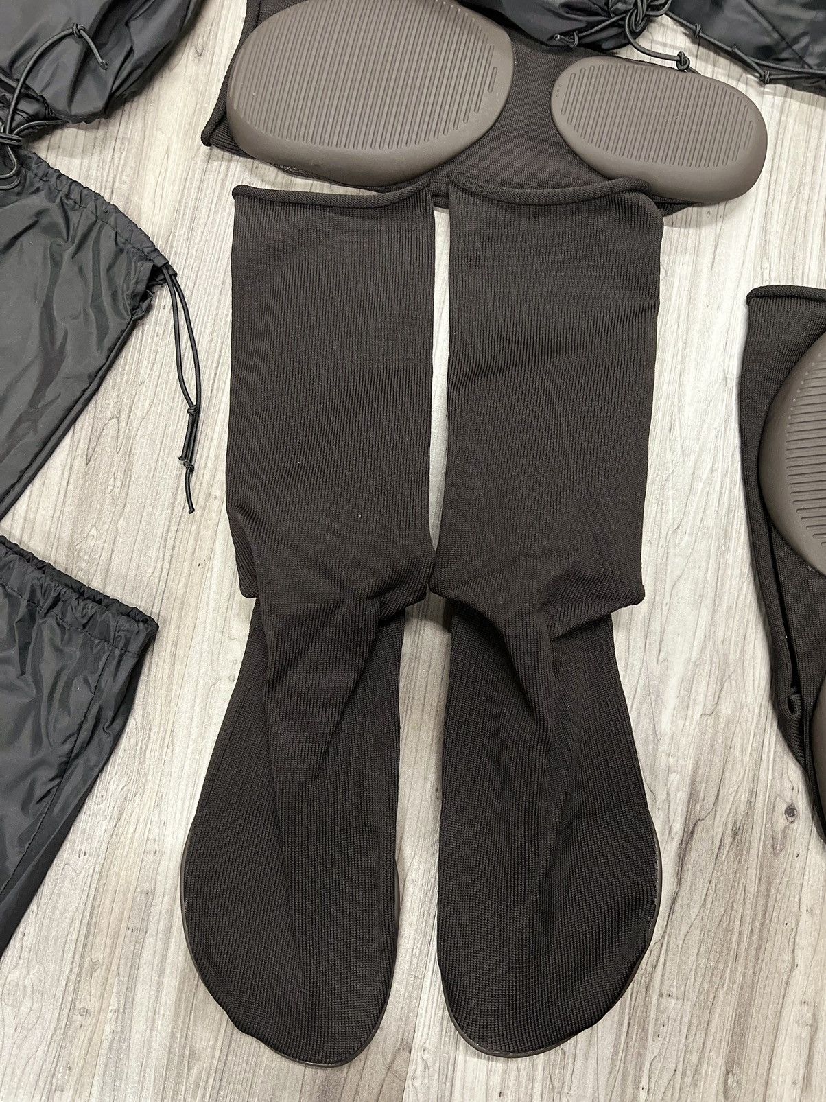 Kanye West × Yeezy YZY PODS sz 3 Size US 12 / EU 45 - 1 Thumbnail