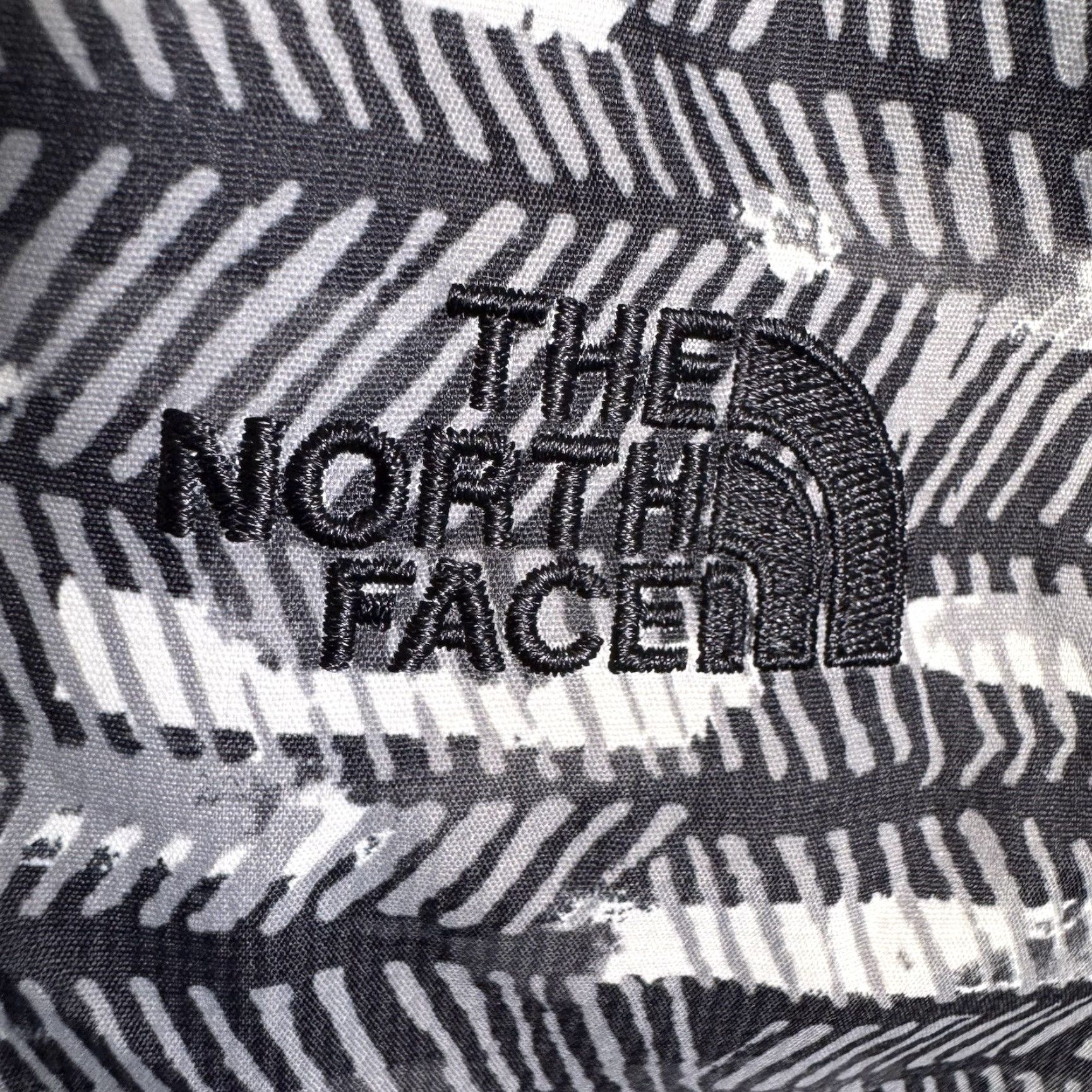 The North Face VINTAGE The North Face Jacket Womens XL Venture Waterproof Taped Seam Hooded Rain Size XL / US 12-14 / IT 48-50 - 5 Thumbnail