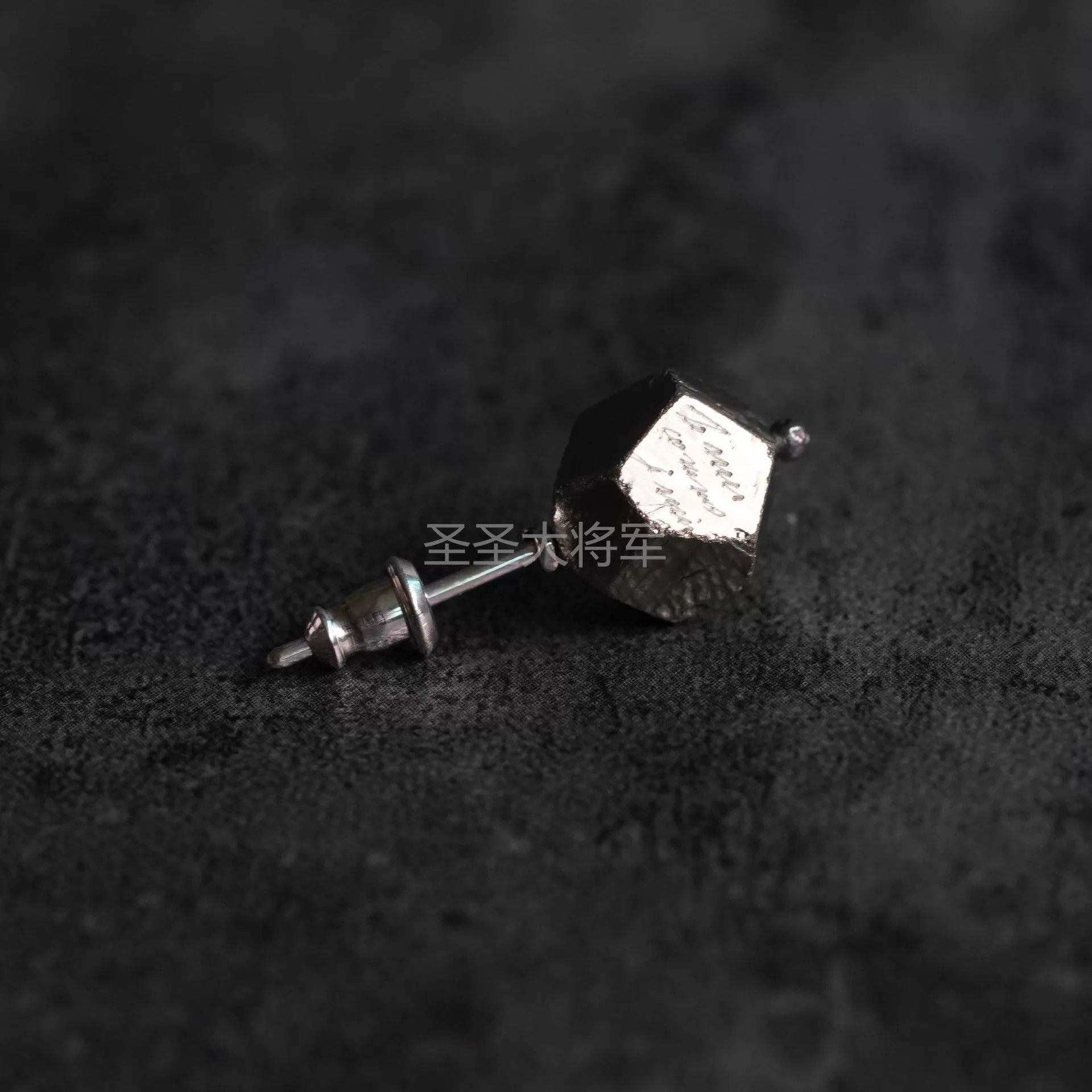 DETAJ Detaj Aged Yellow Ironstone Studs-Je Suis Comme Je Suis Size ONE SIZE - 1 Thumbnail