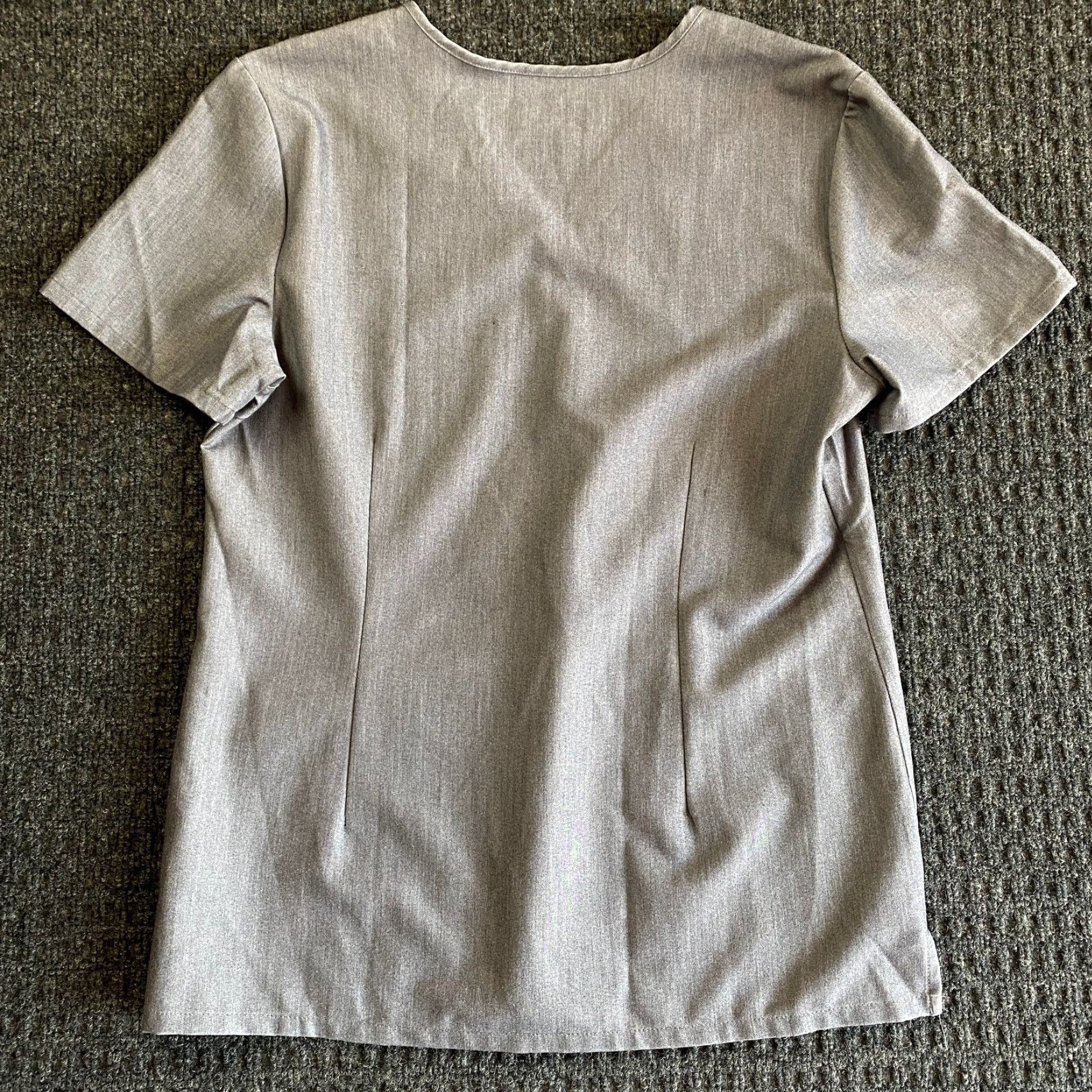 Vintage FIGS Scrub Top Shirt V Neck 2 Pocket Gray Women's S FAST SHIPPING Size S / US 4 / IT 40 - 3 Thumbnail