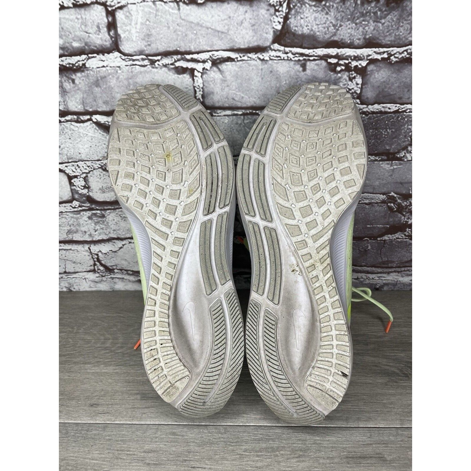 Nike Nike Air Zoom Pegasus 38 Barely Volt Running Shoes Men 11.5M Size US 11.5 / EU 44-45 - 17 Thumbnail