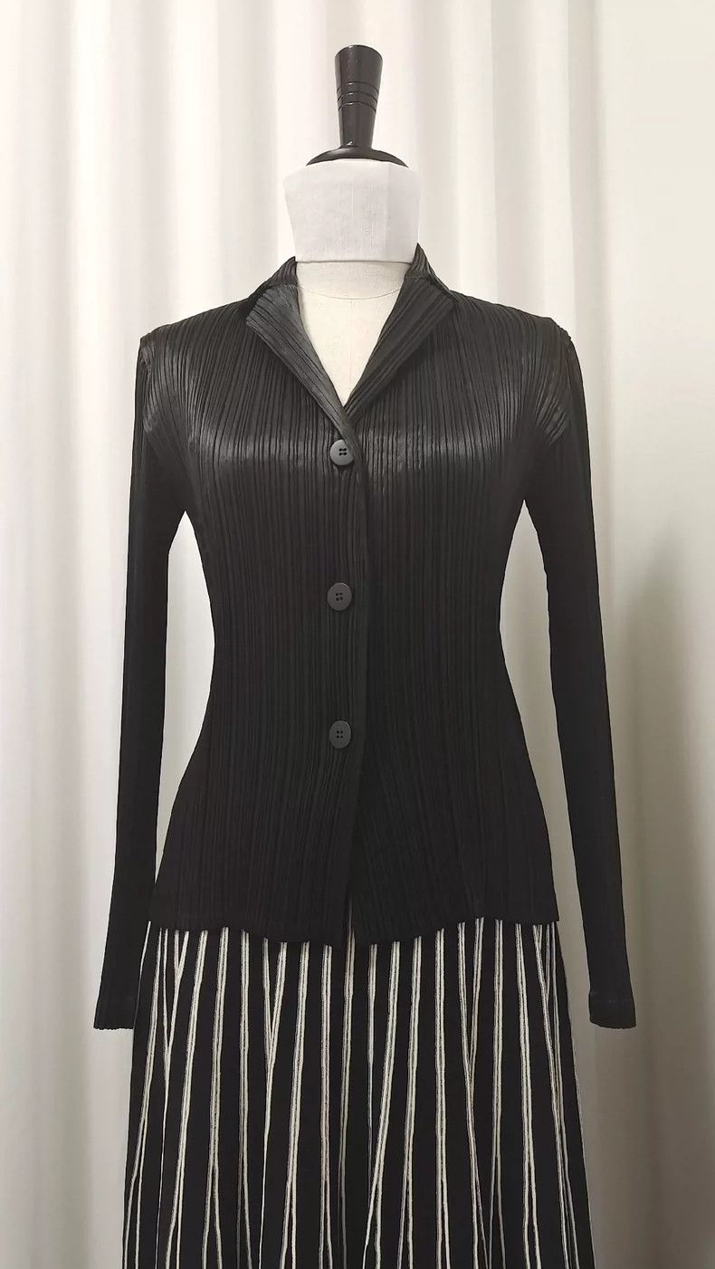 Issey Miyake Issey Miyake size:2 A black main line vintage lustrous sui Size M / US 6-8 / IT 42-44 - 1 Thumbnail