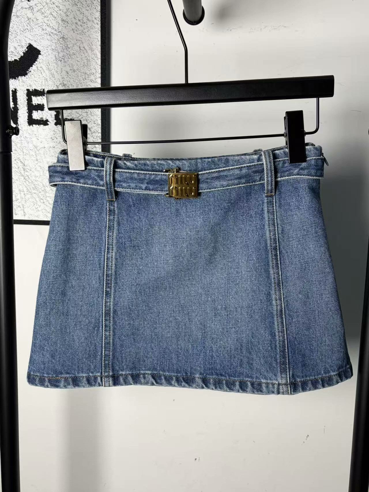 Miu Miu Miu Miu Denim White Jeans 28 Women Size 28" / US 6 / IT 42 - 1 Thumbnail