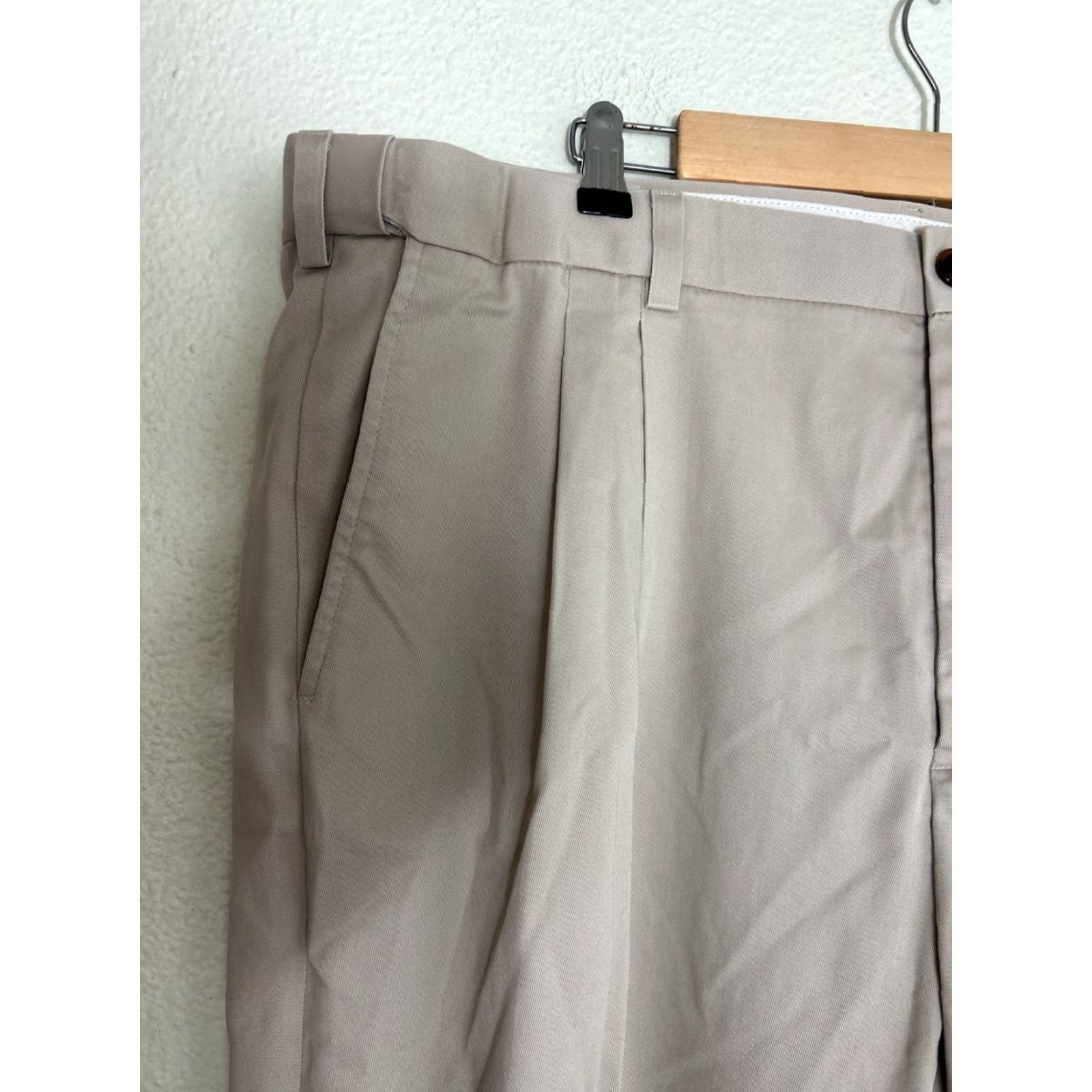Eddie Bauer Eddie Bauer wrinkle free relaxed fit cotton pants Mens 42x30 Khaki Dress Pants Size US 42 / EU 58 - 4 Thumbnail
