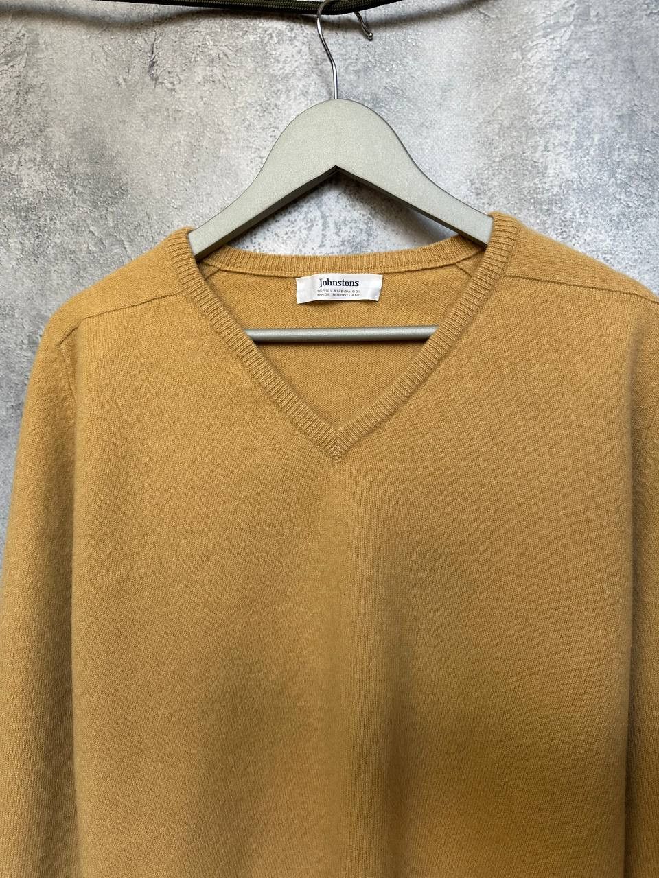Johnstons Of Elgin Johnstons of Elgin V-Neck Wool Sweater Jumper Beige LS Size US XL / EU 56 / 4 - 5 Thumbnail