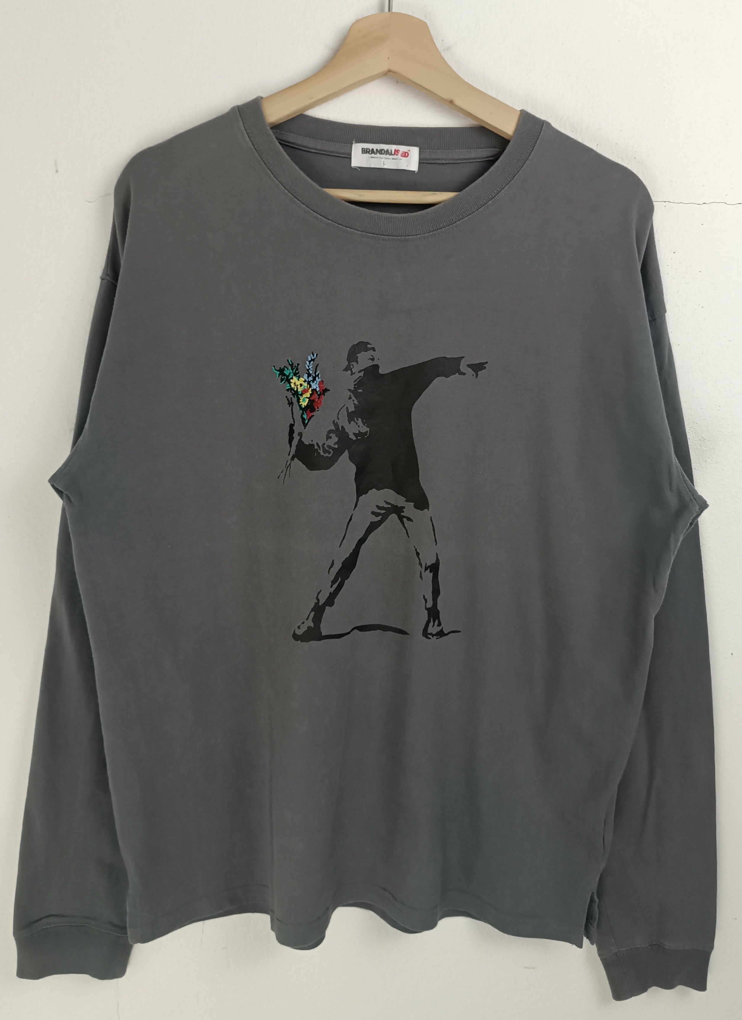 Other VINTAGE BANKSY FLOWER THROWER BRANDALISED VERY RARE TEE Size US L / EU 52-54 / 3 - 3 Thumbnail