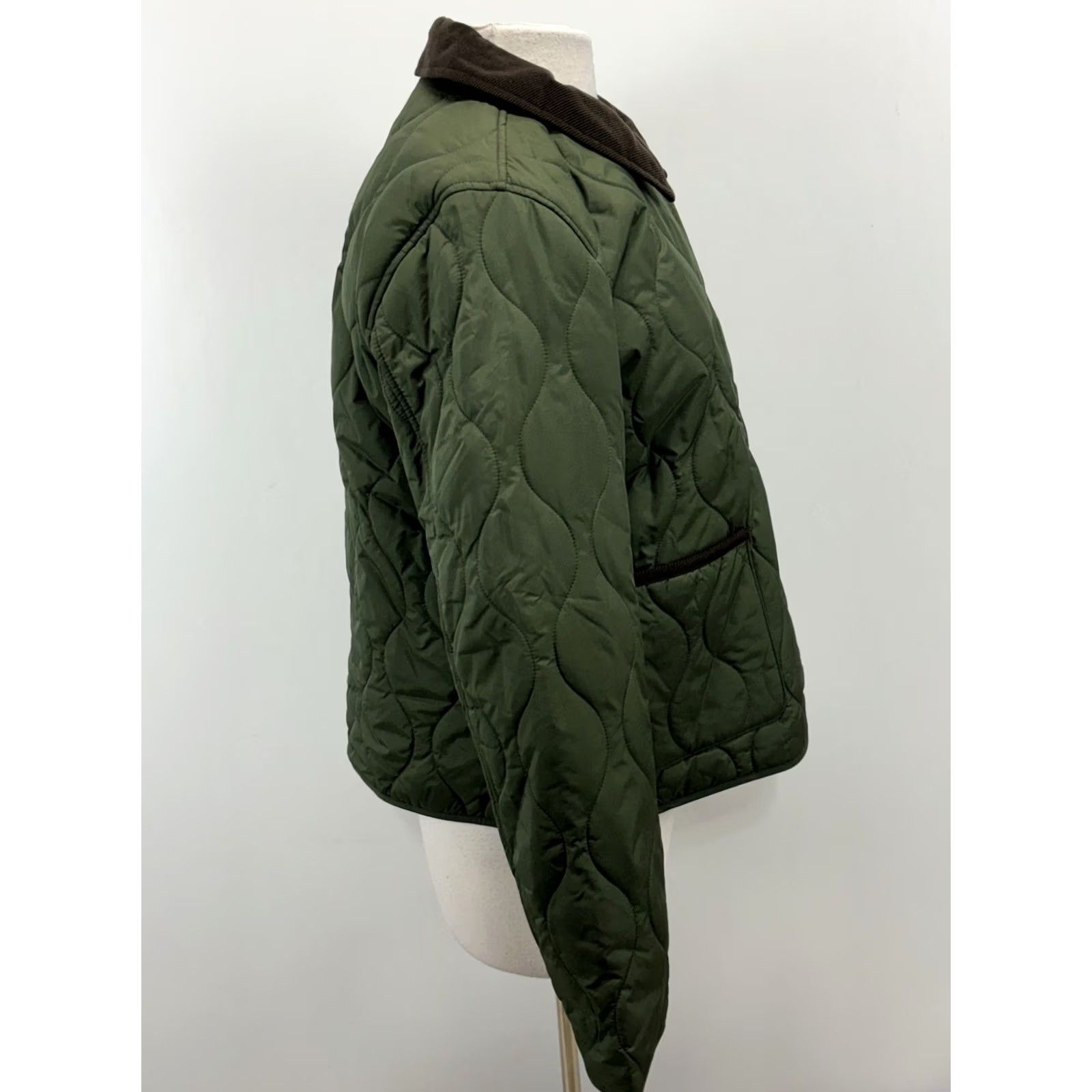 J.Crew J.Crew Jacket Women's L Green Quilted Barn Coat Corduroy Collar Snap Preppy Jacket/Coat Short Sleeve Adaptive: None Size L / US 10 / IT 46 - 4 Thumbnail