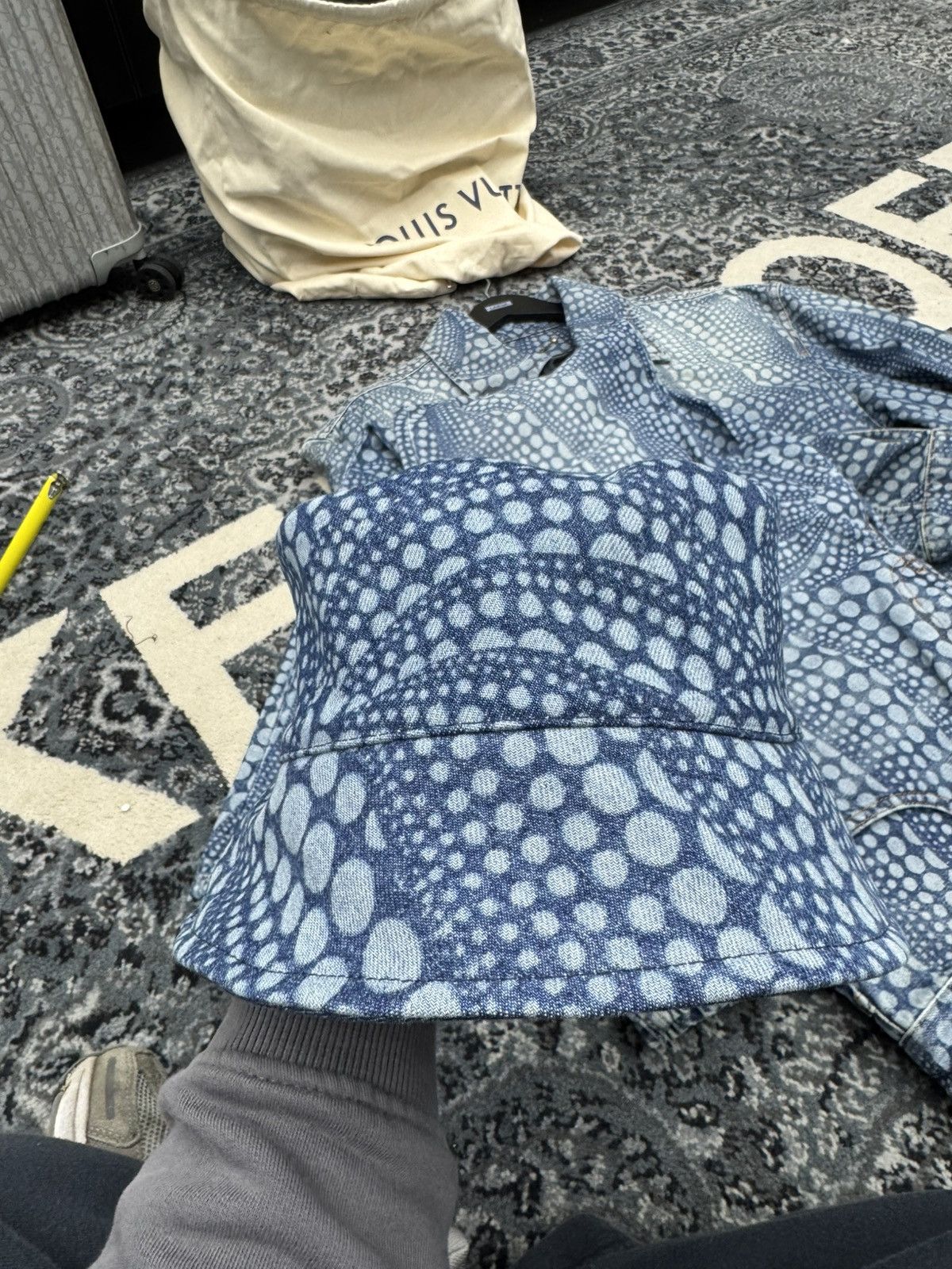 Louis Vuitton × Yayoi Kusama Louis Vuitton YK reversible all over dots bucket hat Size ONE SIZE - 3 Thumbnail