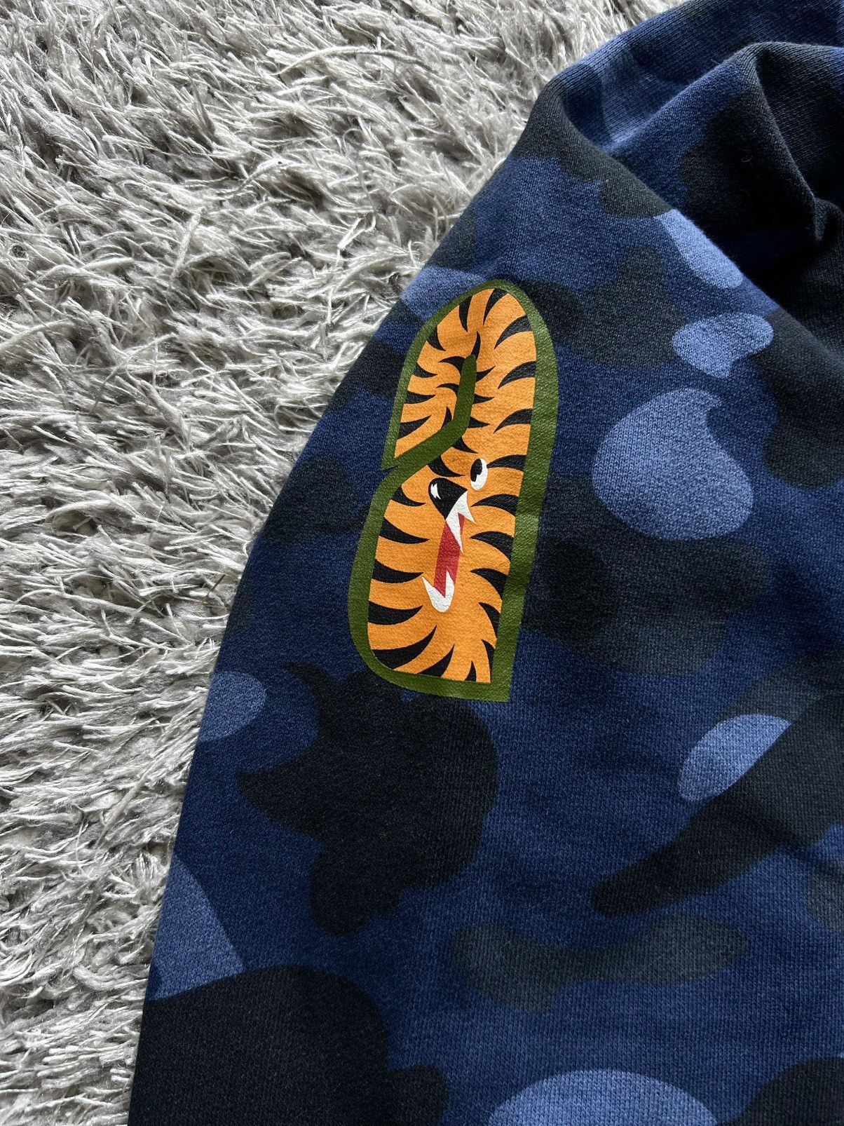 Bape 💥RARE💥 BAPE SHARK BLUE CAMO SWEATSHIRT Size US L / EU 52-54 / 3 - 6 Thumbnail