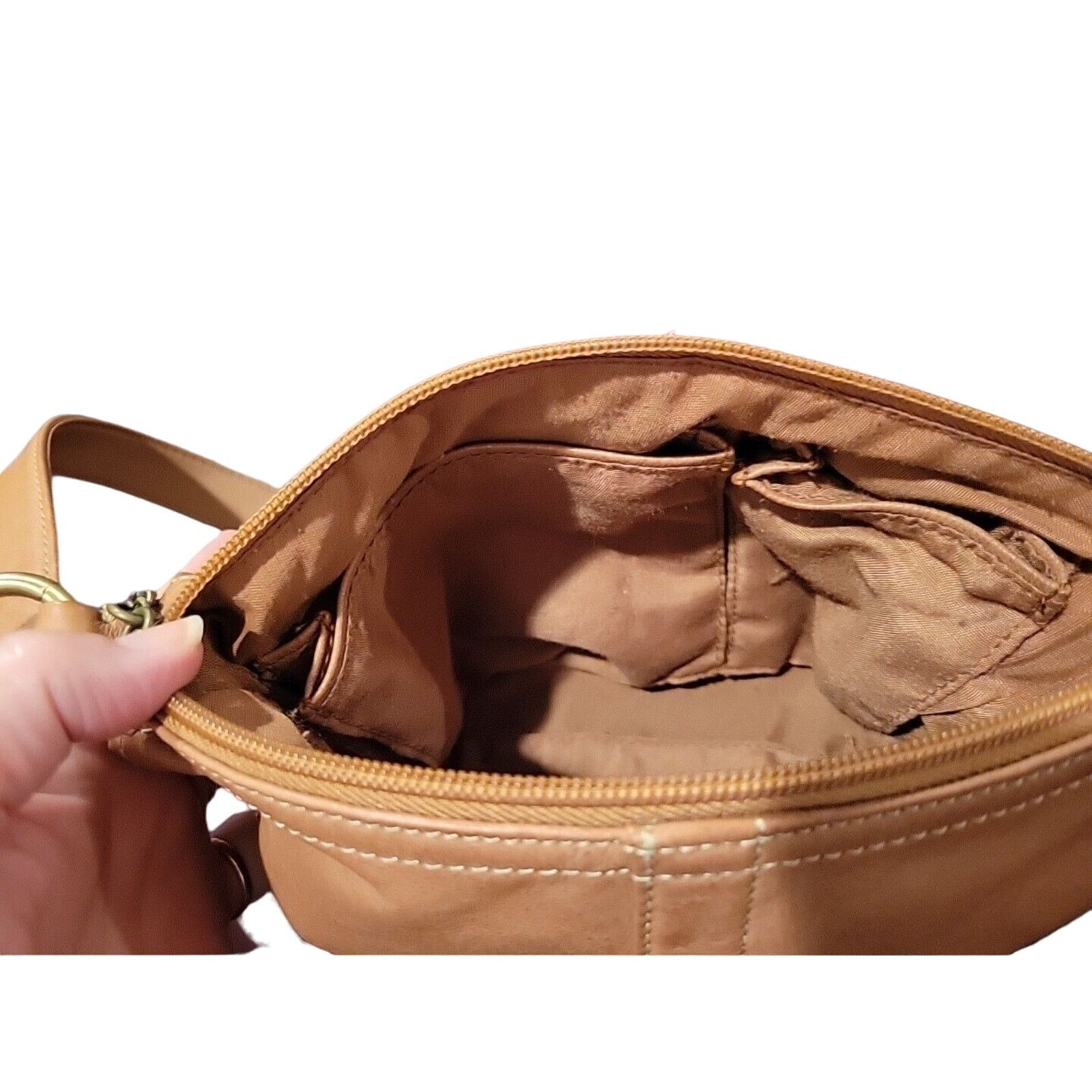 St. Johns Bay St. Johns Bay Genuine Tan Leather Purse Bag Great Condition Size ONE SIZE - 6 Thumbnail
