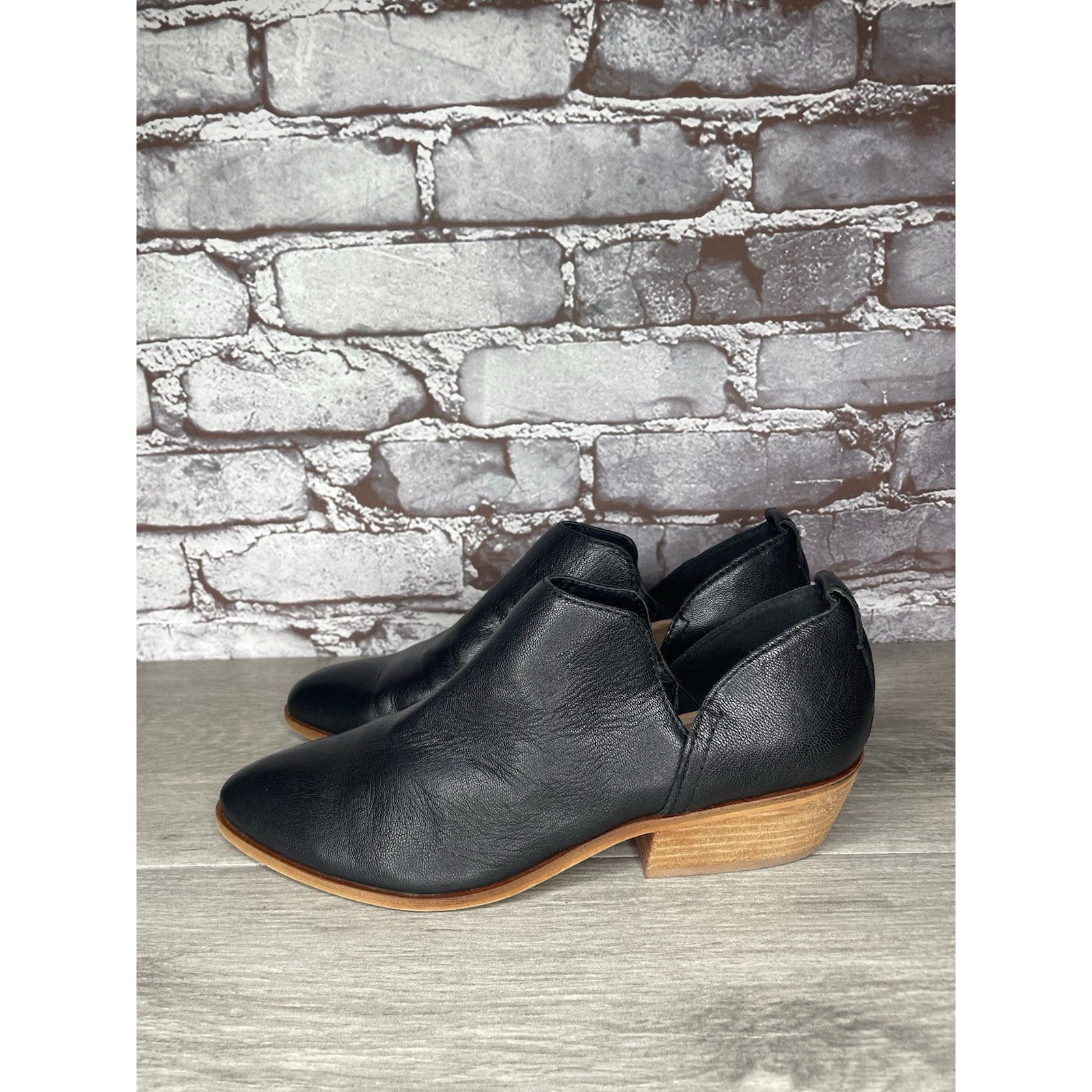 Frye Frye and Co. Rubie Black Leather Slip On V Cut Out Sides Hee Size US 7.5 / IT 37.5 - 2 Thumbnail