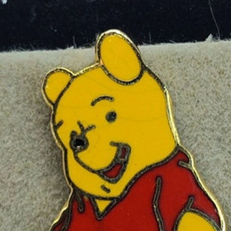 Disney Vintage 90s Winnie the Pooh Enamel Pin Classic NIP Size ONE SIZE - 2 Thumbnail