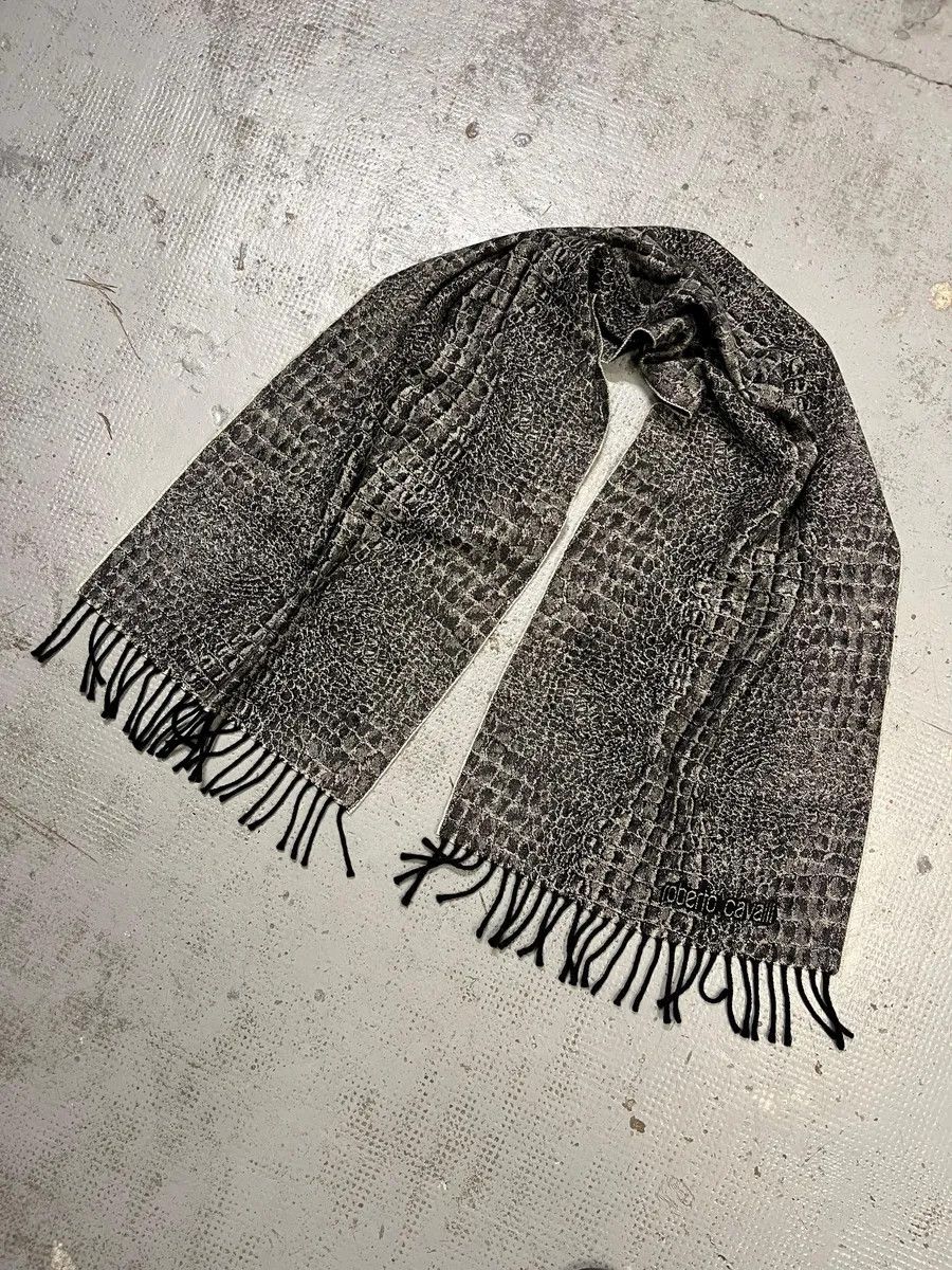 Roberto Cavalli 2000s Roberto Cavalli Grey & Black Crocodile Effect Scarf Size ONE SIZE - 3 Thumbnail