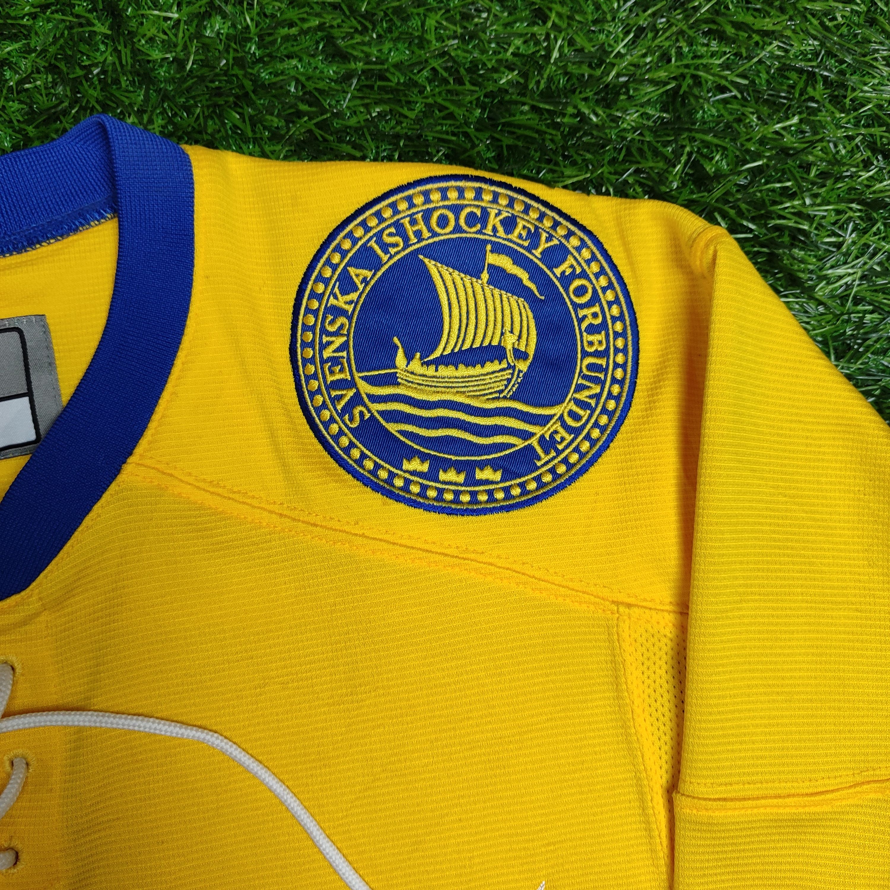 Nike Nike Vintage Sweden Ice Hockey Jersey Size US M / EU 48-50 / 2 - 7 Thumbnail