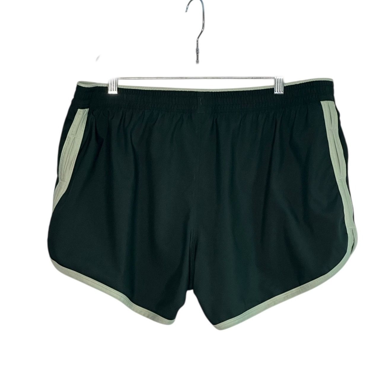 The North Face The North Face green running shorts size XL Size 36" / US 14 / IT 50 - 2 Thumbnail