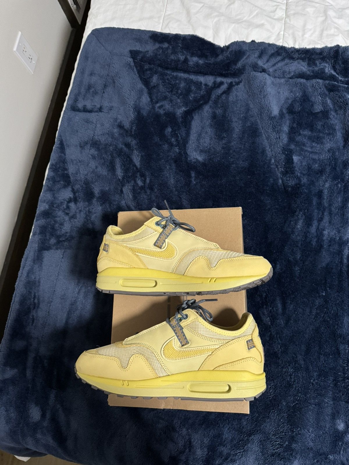 Nike × Travis Scott Travis Scott Nike Air Max 1 Size US 9.5 / EU 42-43 - 2 Thumbnail