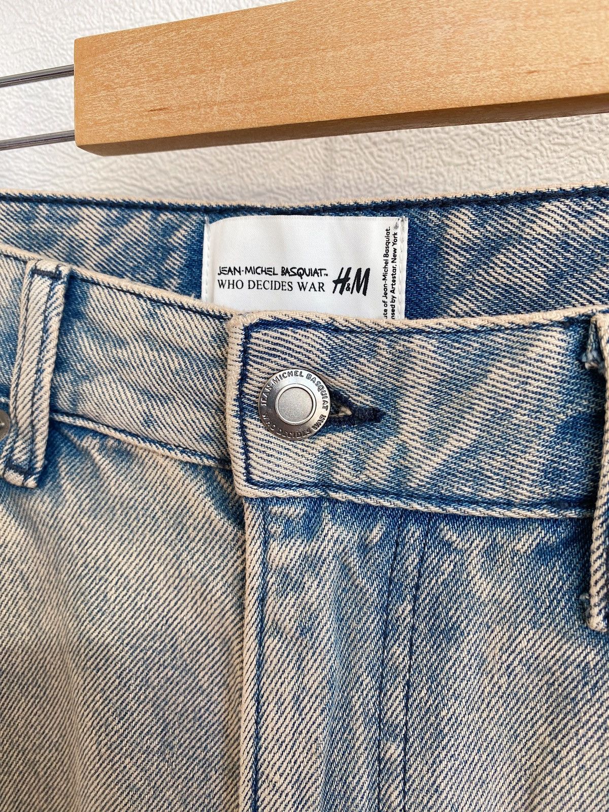 H&M × Jean-Michel Basquiat × Who Decides War Who Decides War bootcut loose jeans H&M x Basquiat x Ev&Tela Size US 34 / EU 50 - 11 Thumbnail