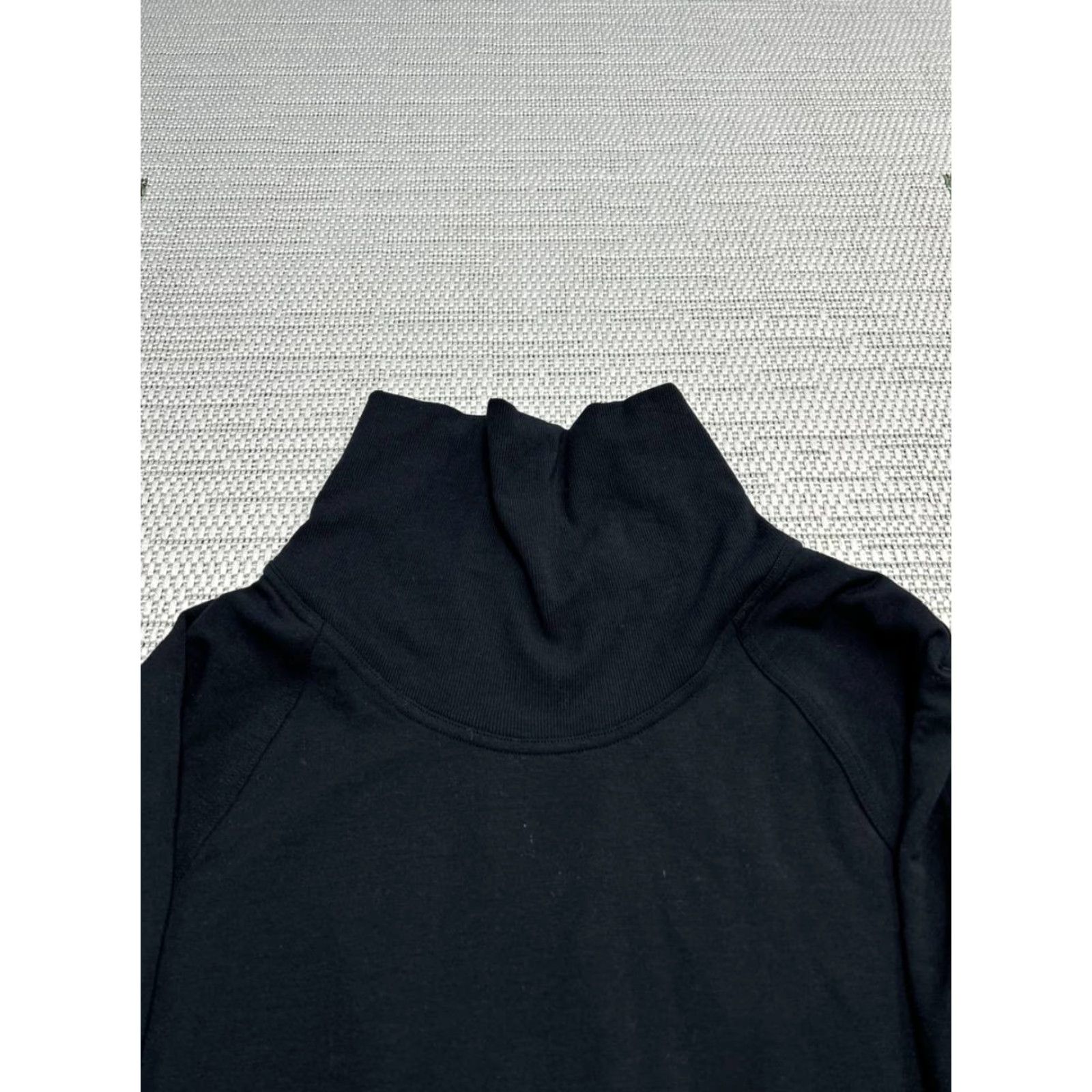 Lululemon VINTAGE Lululemon High Lines Top Womens 6 Black Stretch Funnel Neck Raglan Sleeve Warm Size M / US 6-8 / IT 42-44 - 3 Thumbnail