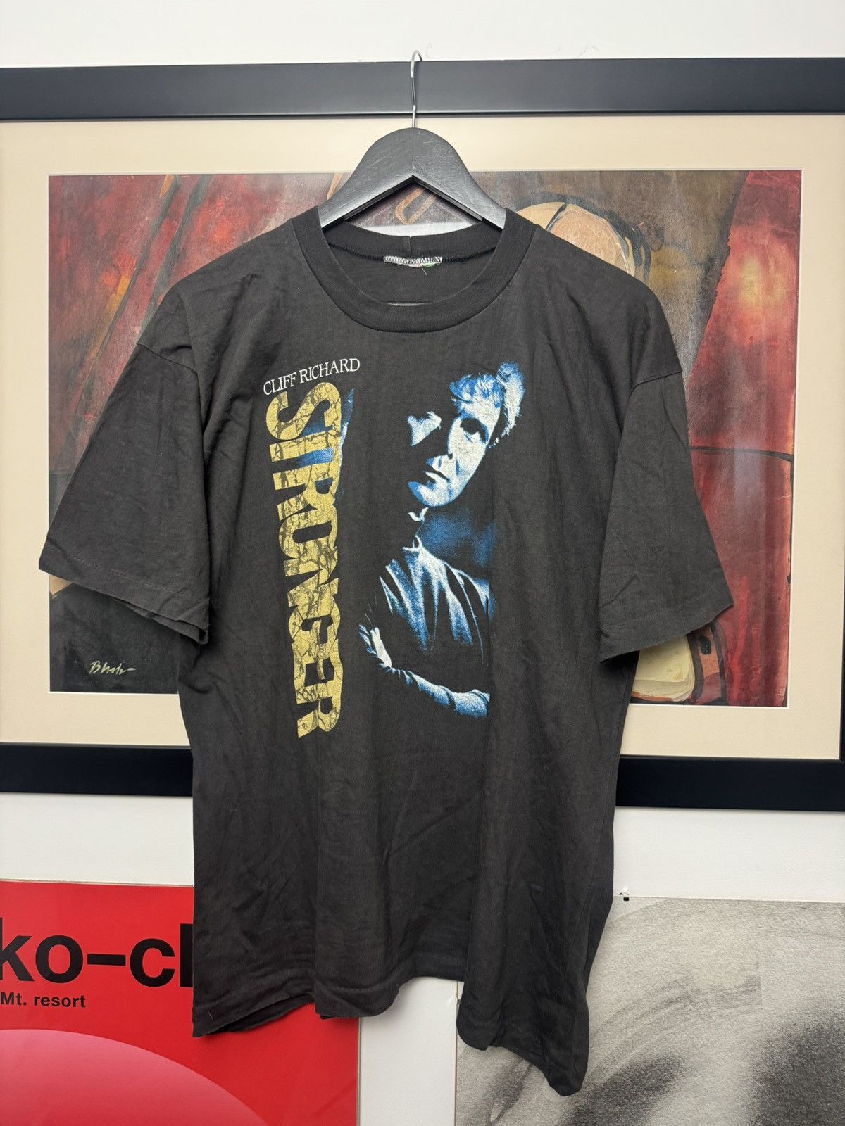 Band Tees Vintage 90s Cliff Richard Pop Singer Stronger Eu Tour Tee Size US L / EU 52-54 / 3 - 1 Thumbnail