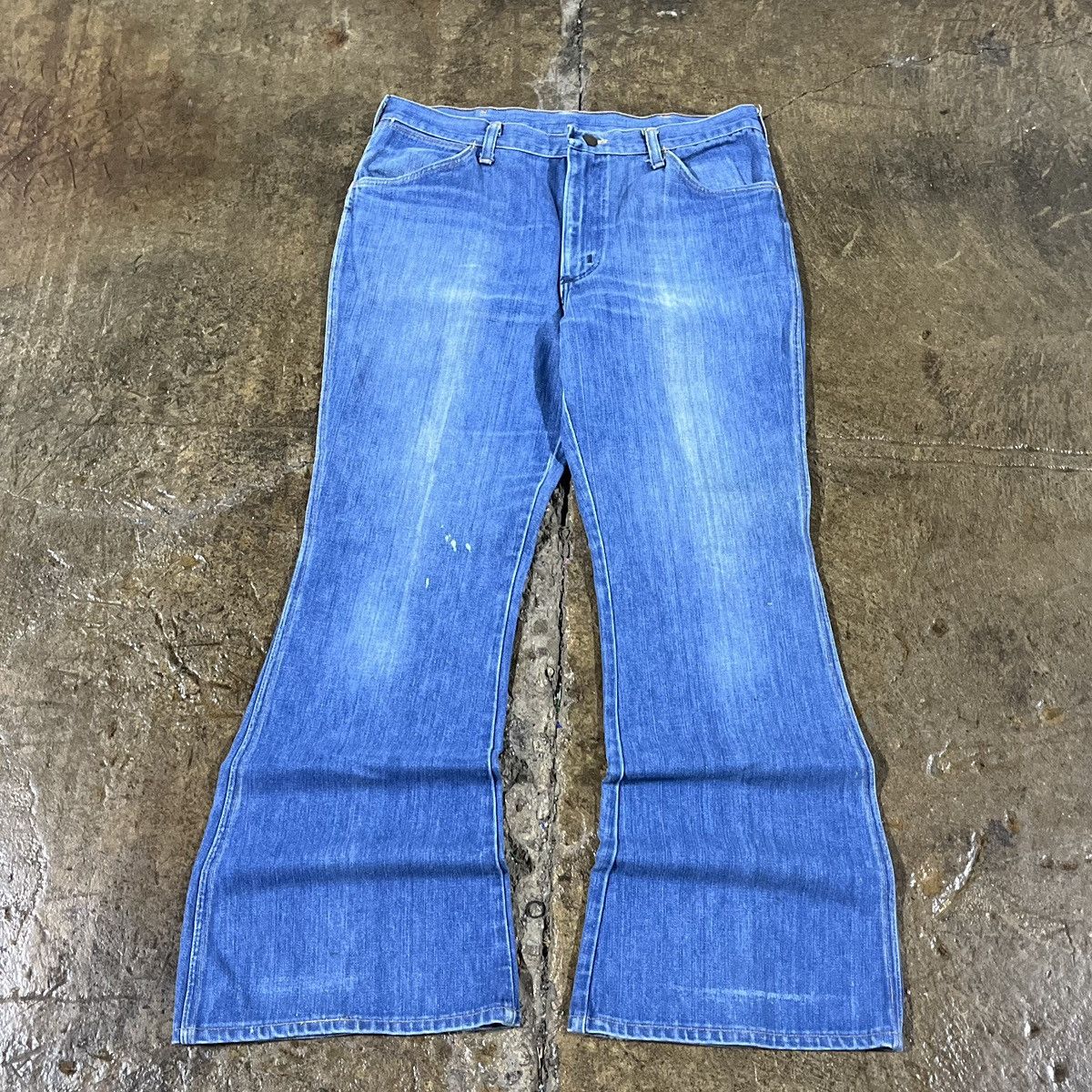 VTG 70s WRANGLER BLUEBELL FLARED JEANS FLARES FADES & WHISKERING 24”W 32”L