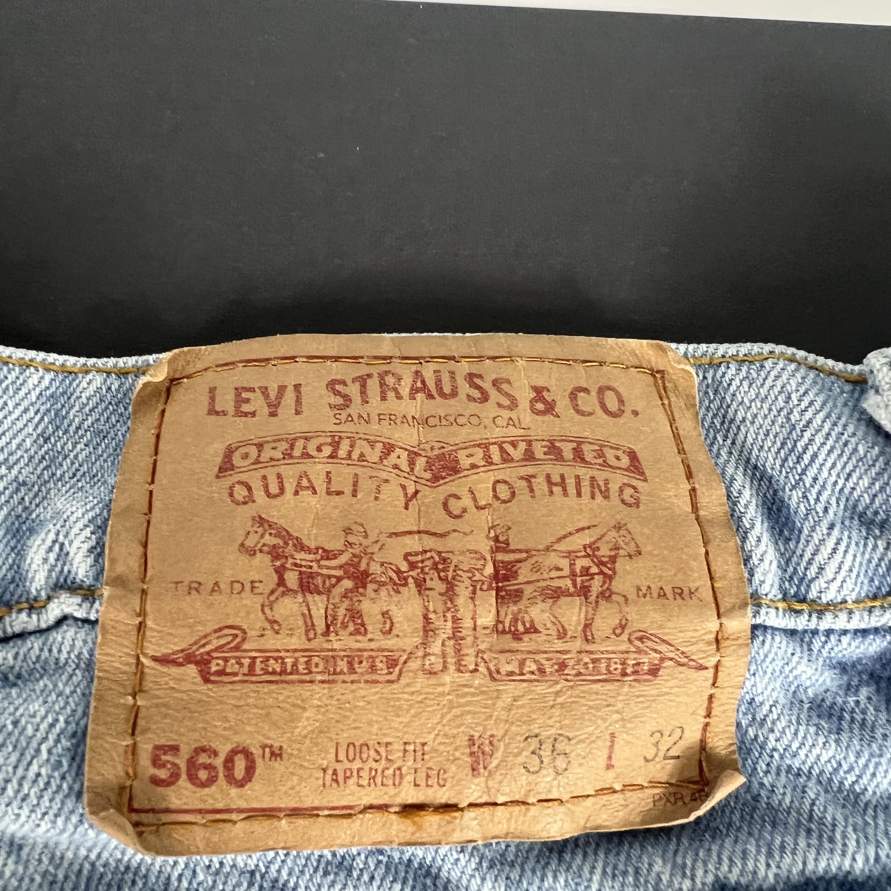 Levi's × Vintage VTG 90s Levi's Jeans 560 Loose Tapered Light Blue Denim Size US 35 - 14 Thumbnail