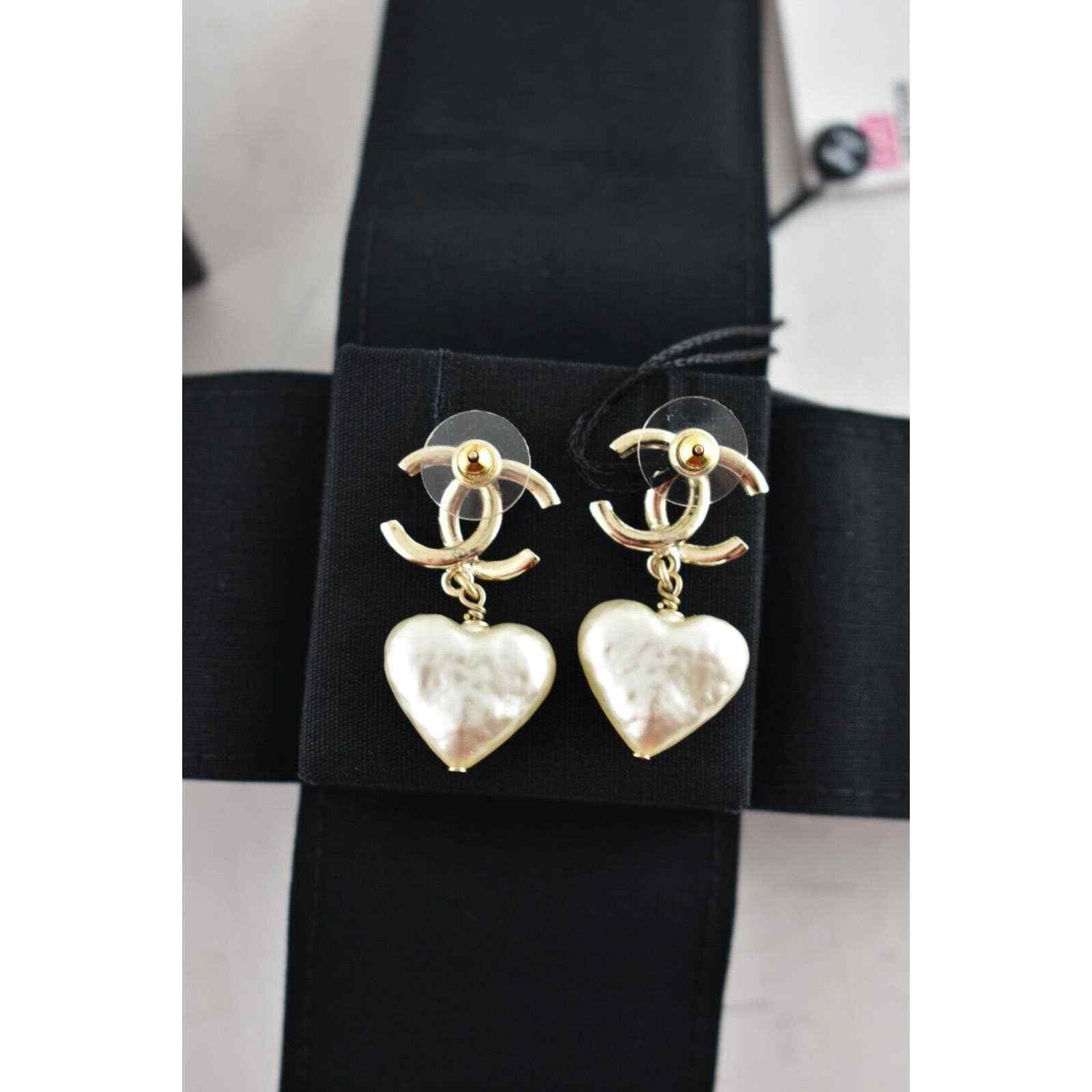 Chanel Chanel Gold Heart Pearly White Drop Statement Earrings Size ONE SIZE - 10 Thumbnail