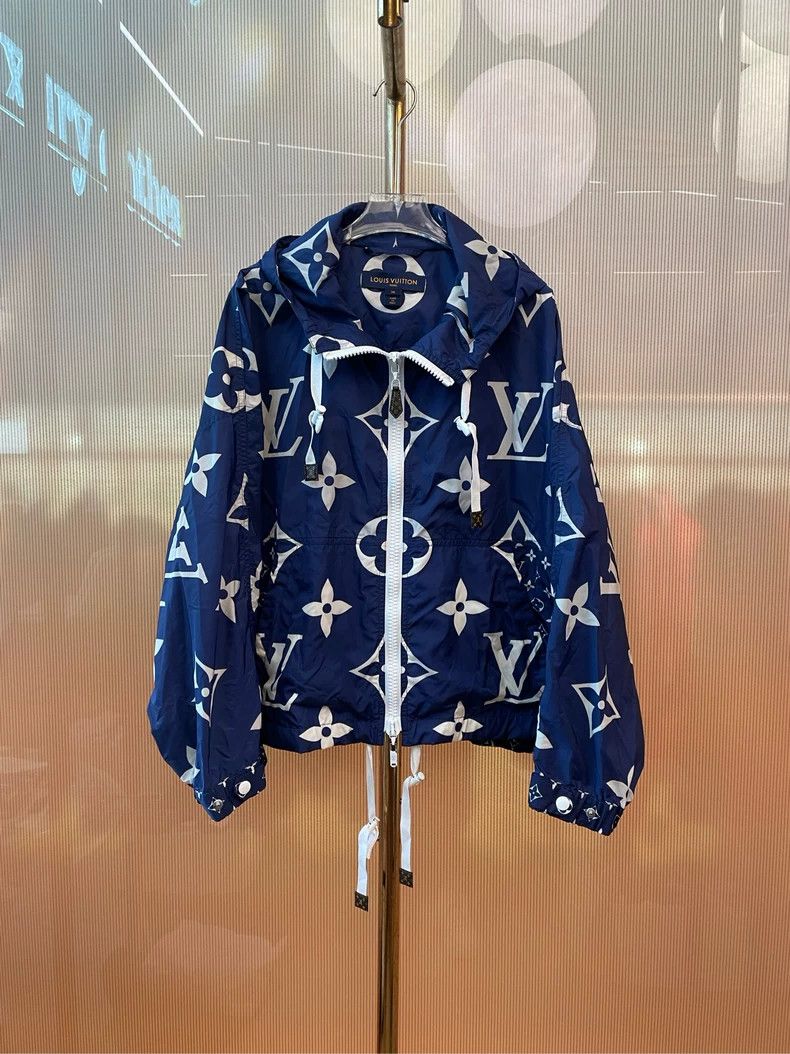 Louis Vuitton Louis Vuitton Nylon Bermuda presbyopic full print assault j Size XS / US 0-2 / IT 36-38 - 2 Thumbnail