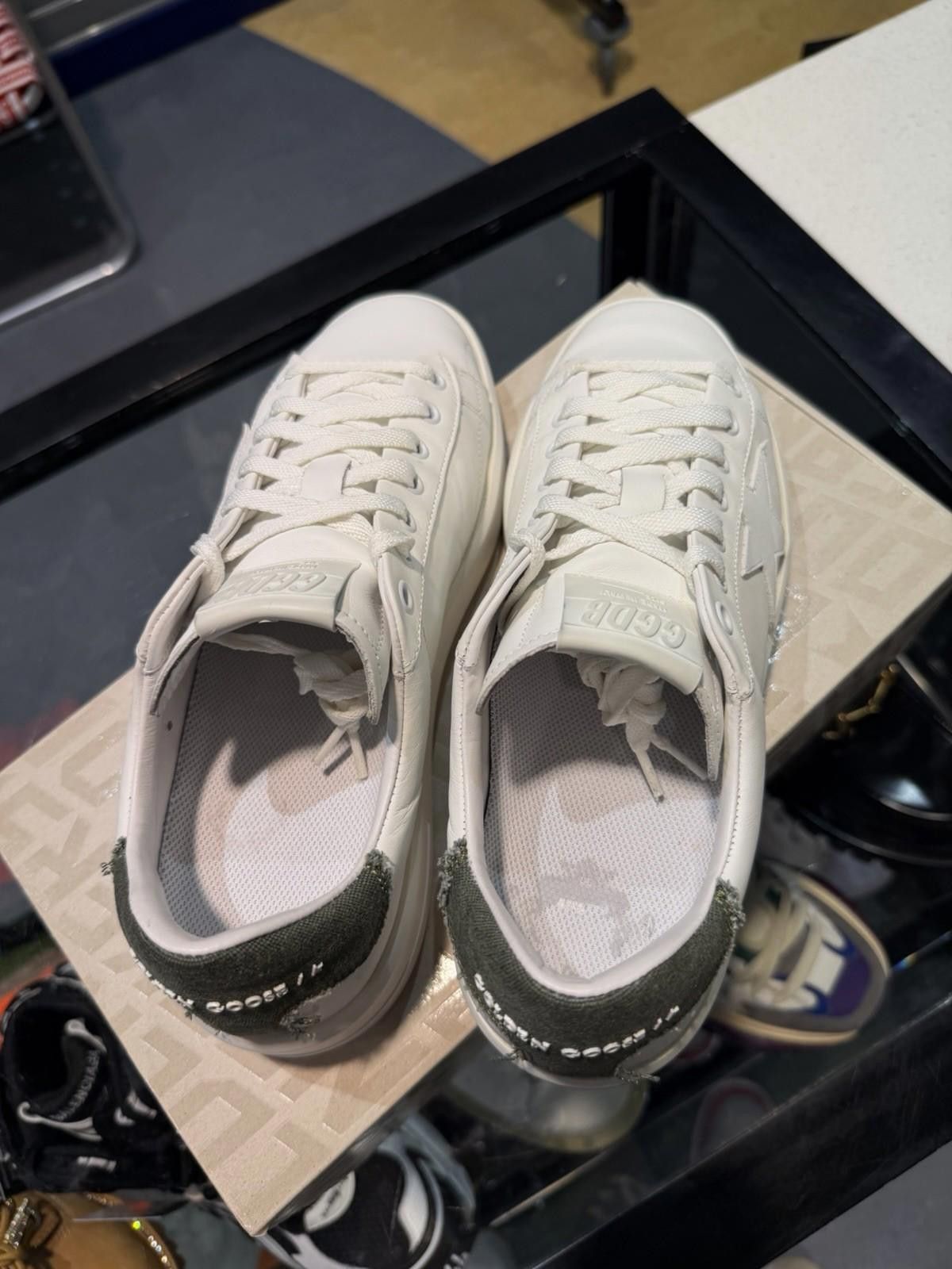 Golden Goose Golden Goose Sneakers Low Top White Green 42EU/9US Size US 9 / IT 39 - 11 Thumbnail