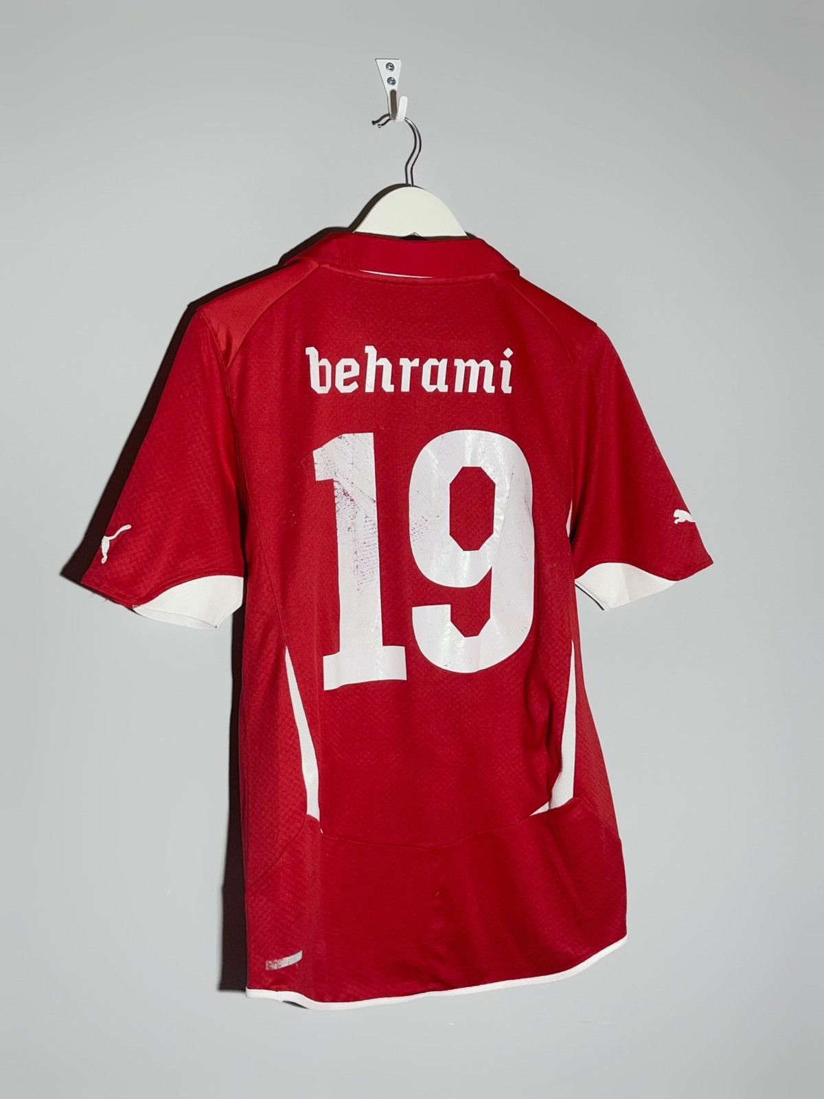 Puma #19 Behrami Switzerland Puma 2010 Home Football Shirt Size US S / EU 44-46 / 1 - 1 Thumbnail