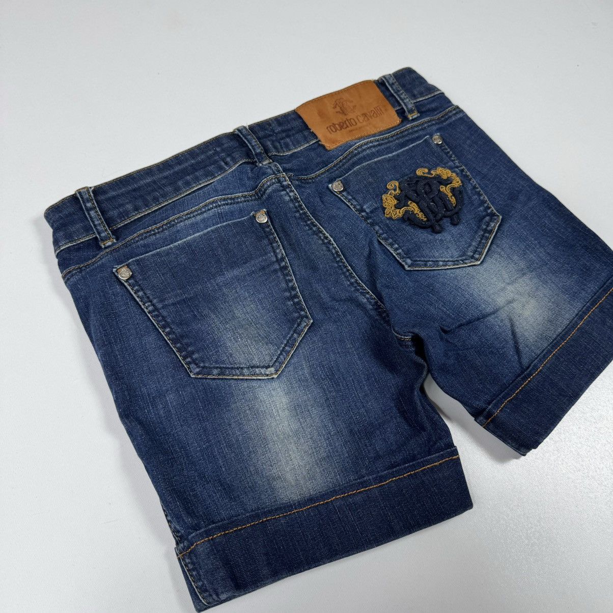Roberto Cavalli × Vintage vintage 90s roberto cavalli short big logo justcavalli Size 30" / US 8 / IT 44 - 2 Thumbnail