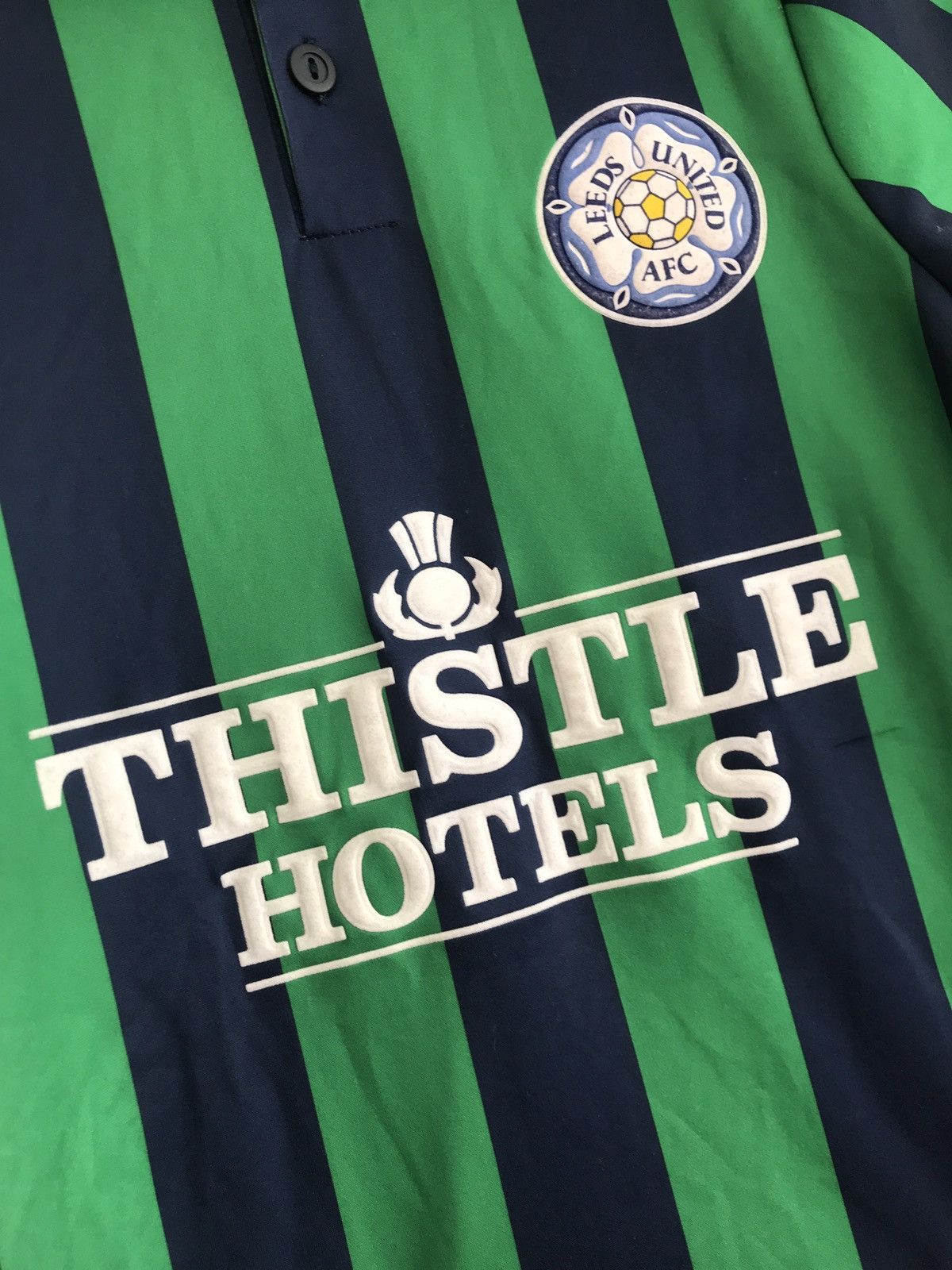 Vintage Vintage Leeds United Score Draw Soccer Jersey Football Kit Size US S / EU 44-46 / 1 - 5 Thumbnail