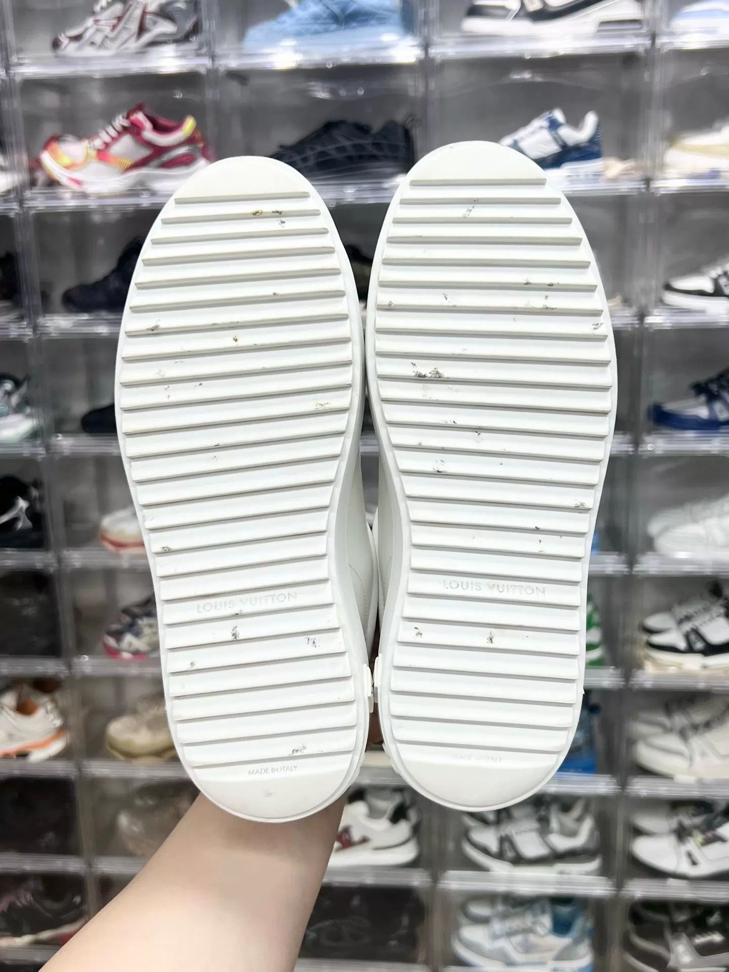 Louis Vuitton LV TIME OUT Logo White Sneaker 37 Lightly Used Size US 6.5 / IT 36.5 - 8 Thumbnail
