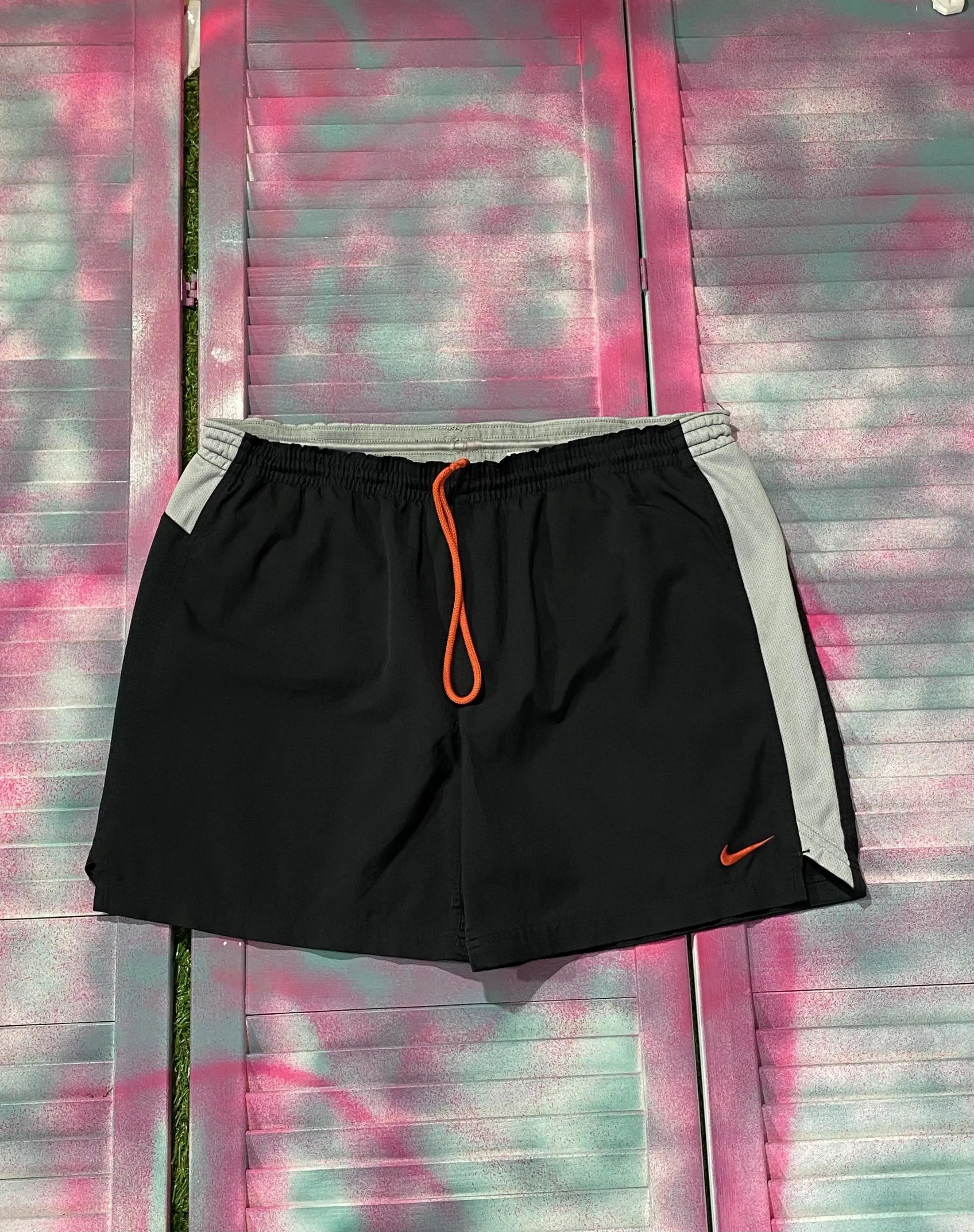 Nike Vintage Y2K Nike Shorts Size US 30 / EU 46 - 1 Thumbnail