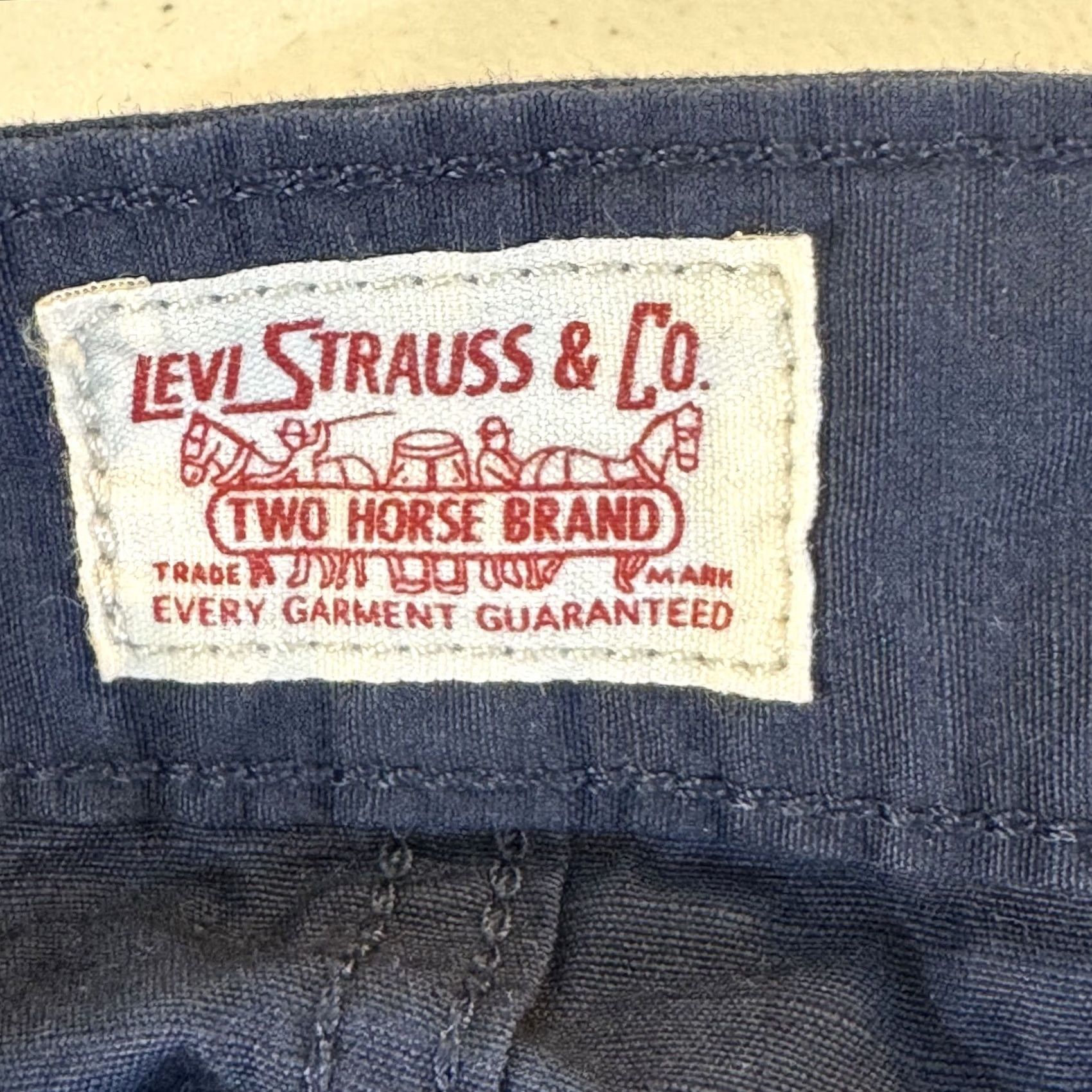 Levi's VINTAGE Levi's Men's Carrier Cargo Shorts 52 Navy 100% Cotton High-Rise Loose Fit Denim shorts Cargo Pocket, Casual Men, 52, Navy, Cotton, Levi's Size US 36 / EU 52 - 7 Thumbnail