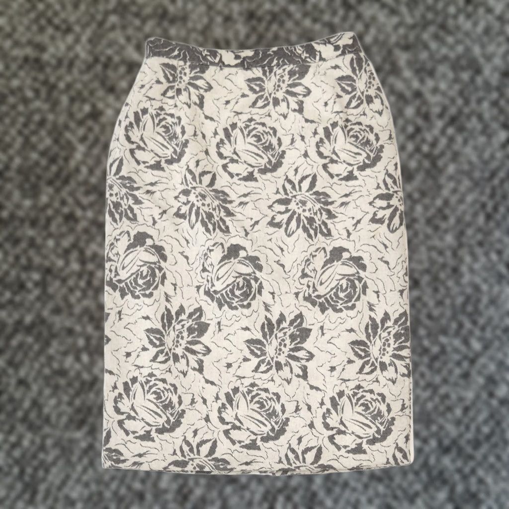Vintage VINTAGE Womens Skirt W28 Medium Grey Floral Wool DC11 Pencil Skirt Size 28" / US 6 / IT 42 - 1 Thumbnail