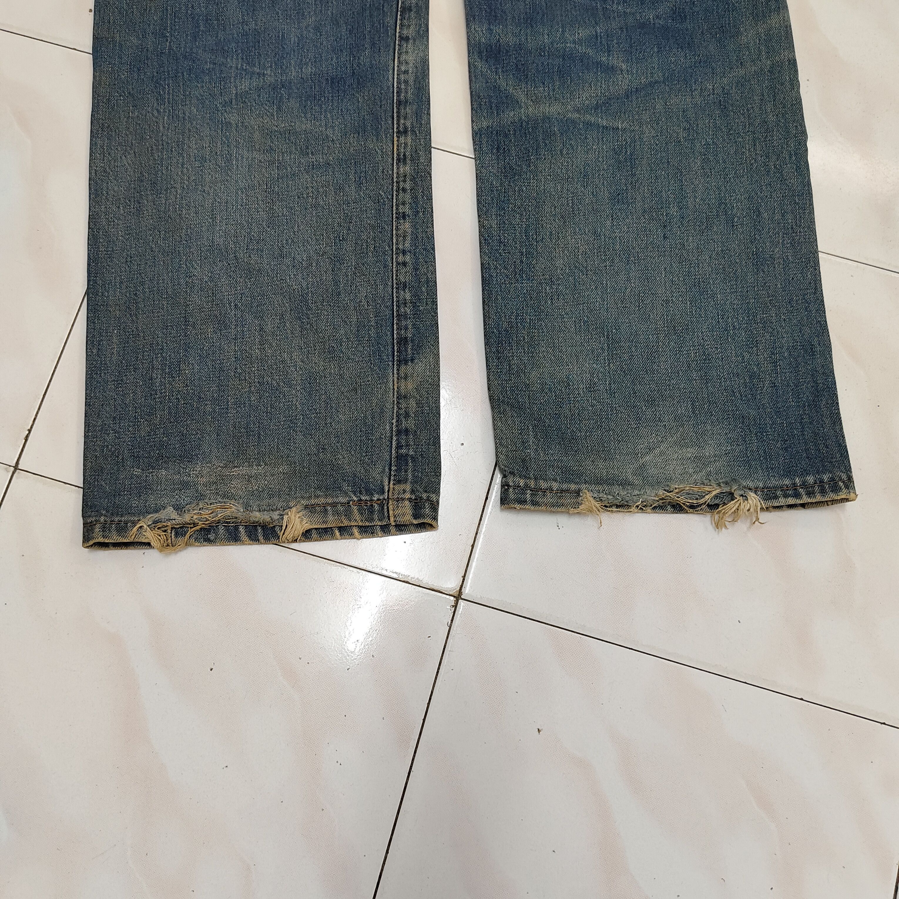 Levi's Vintage Levi's 504Z BigE Redline Selvedge Distressed Jean Size US 30 / EU 46 - 9 Thumbnail