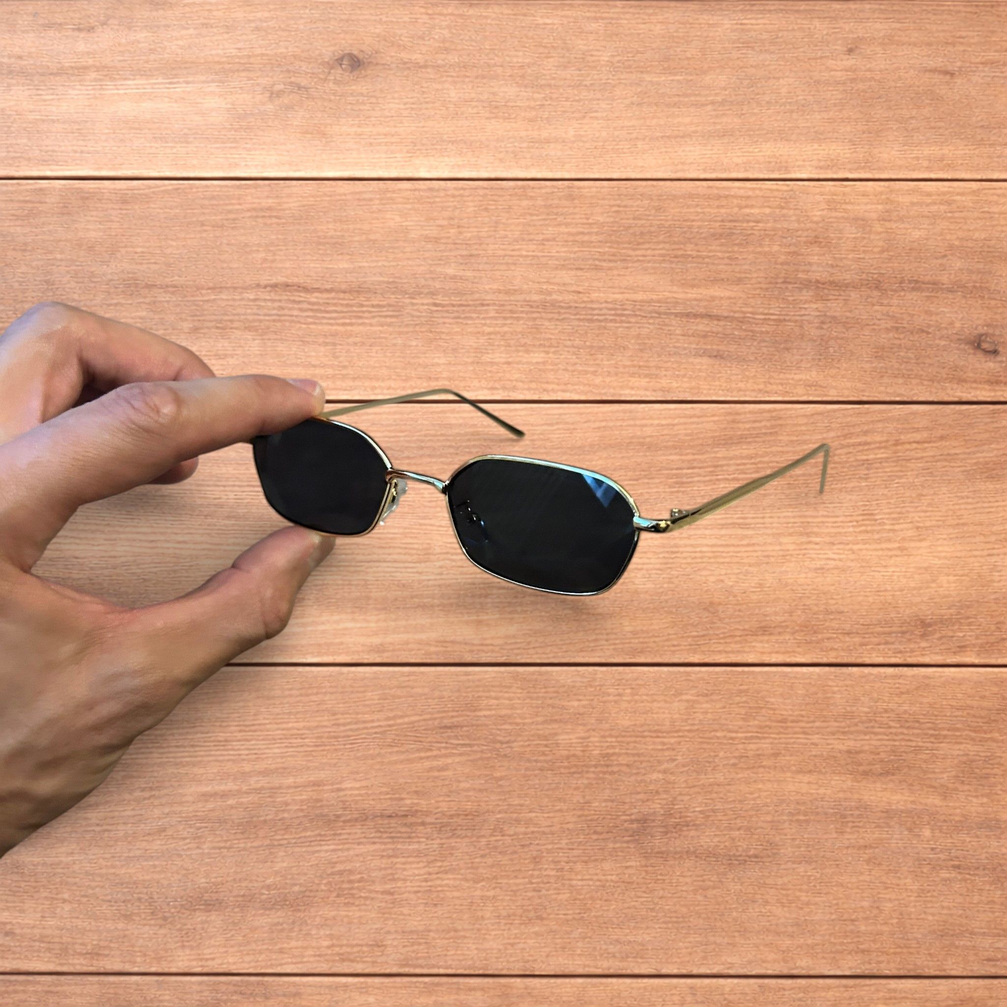 Japanese Brand Metal frame polarised sunglasses in gold with black lens. Size ONE SIZE - 1 Thumbnail