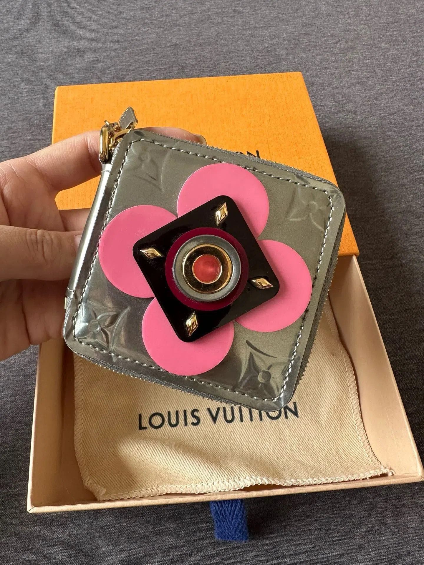 Louis Vuitton LV Limited 3D Flower Coin Purse. Size ONE SIZE - 2 Thumbnail